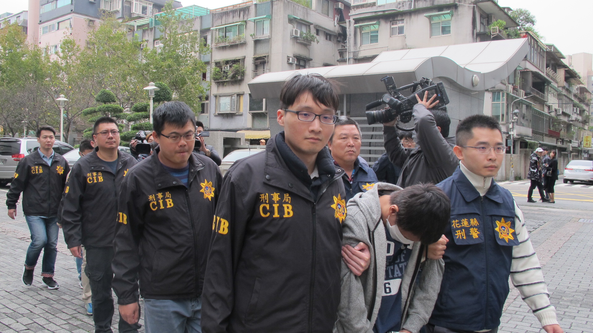 張嫌等人成立假冒銀行的詐騙機房，專騙中國民眾。（刑事局提供）