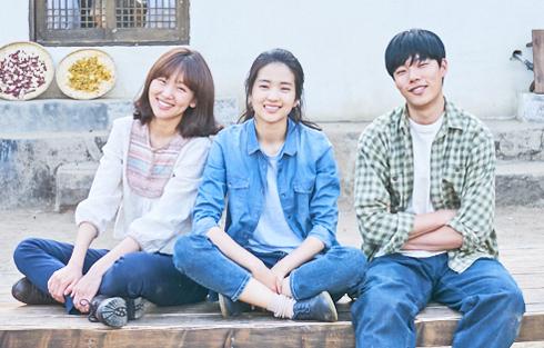 《小森食光》找來柳俊烈(右起)、金泰梨、秦基周主演,將於2月在韓國上映。(Megabox提供)