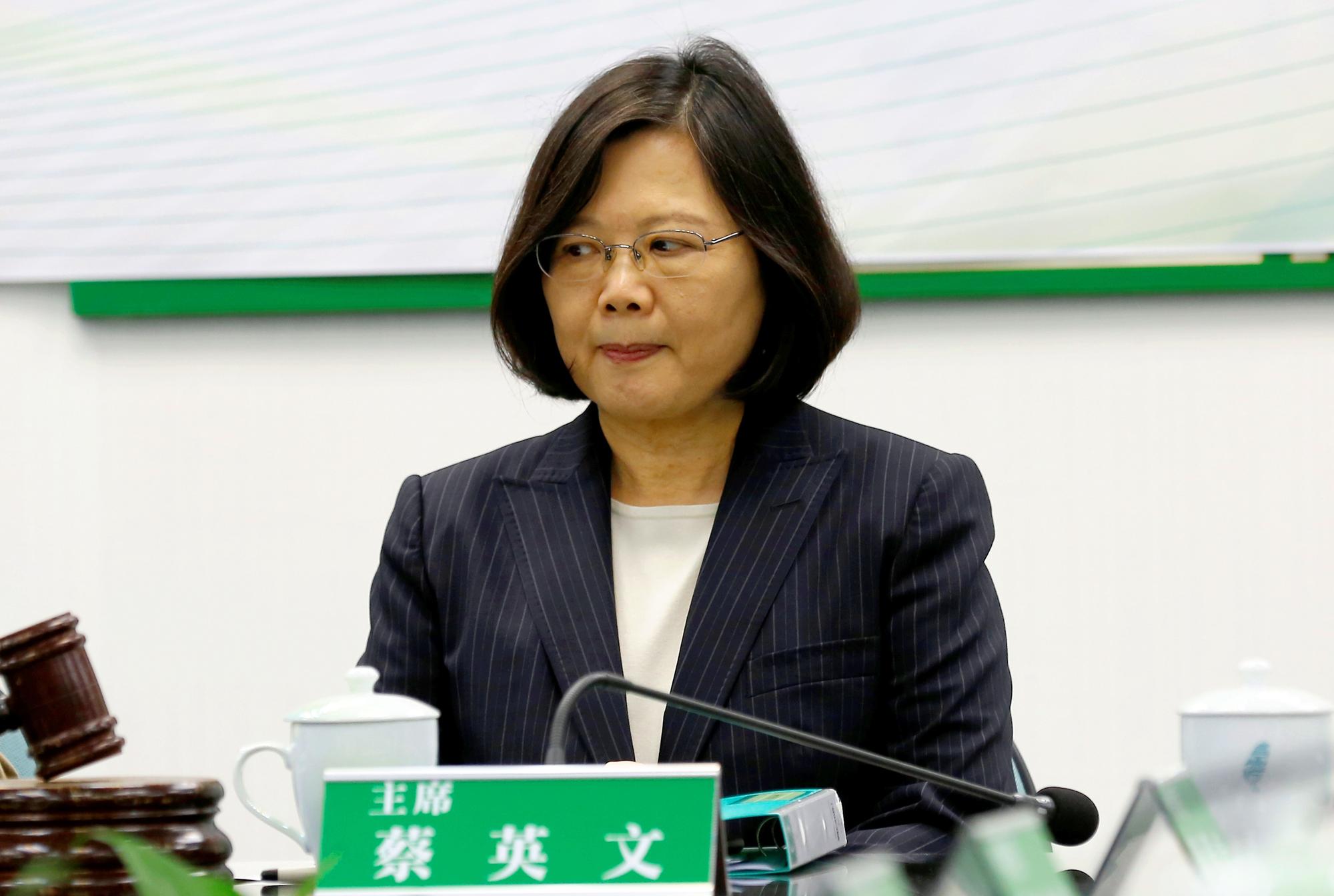 蔡英文說,她要責成行政部門,嚴格把關,保障勞工權益。