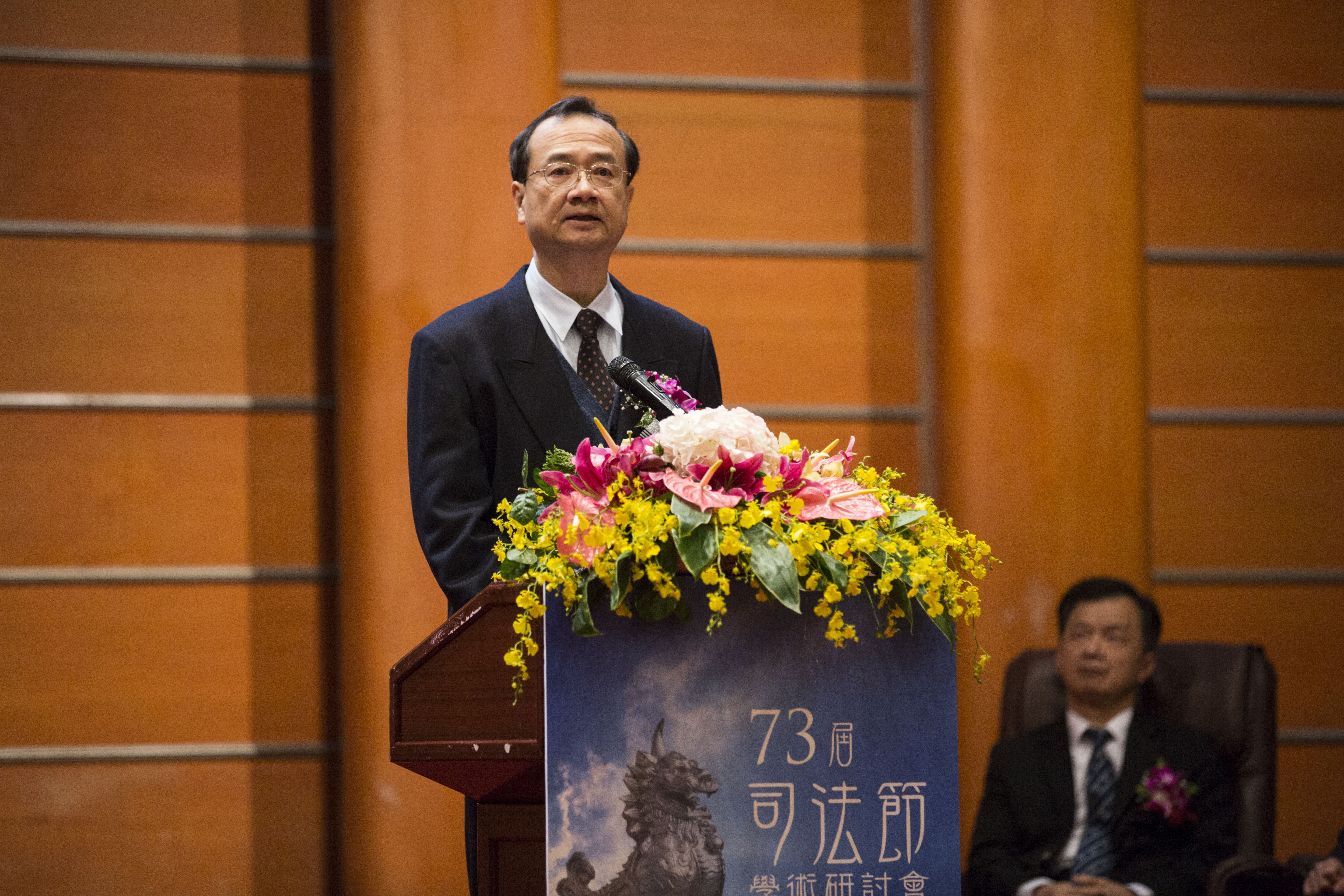 司法院長許宗力在司法節學術研討會致詞表示，律師對法官辦案品質及問案態度的滿意度已有相當提升。