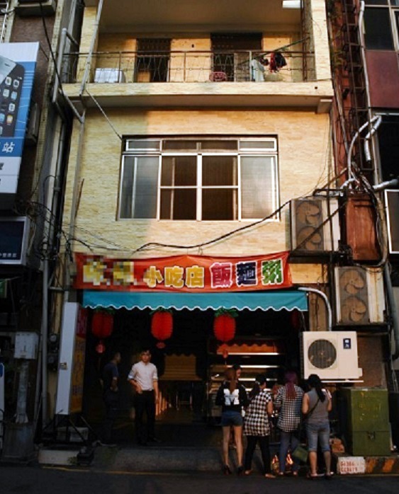 行凶後呂男自殘,並從3樓往下跳,但呂男仍被救回一條命。(警方提供)