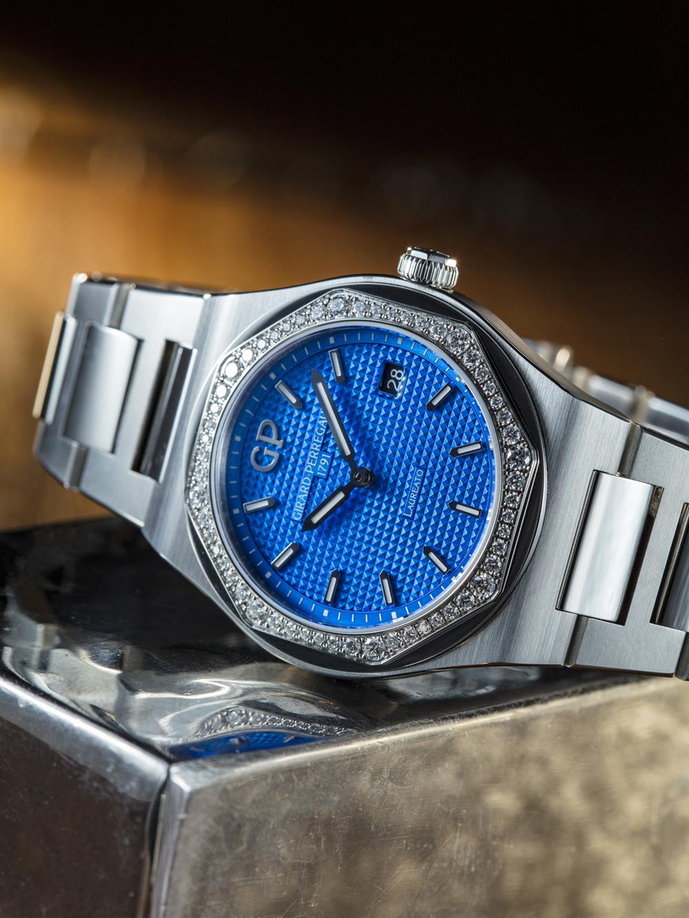 《Laureato  Royalty》應該是目前市面上最「亮眼」的藍色面盤腕錶，搭配鑲嵌了56顆美鑽的八角形錶圈更是搶眼！ 功能：時、分指示；日期顯示/機芯：石英機芯/定價：NT$318,000（限量200只）