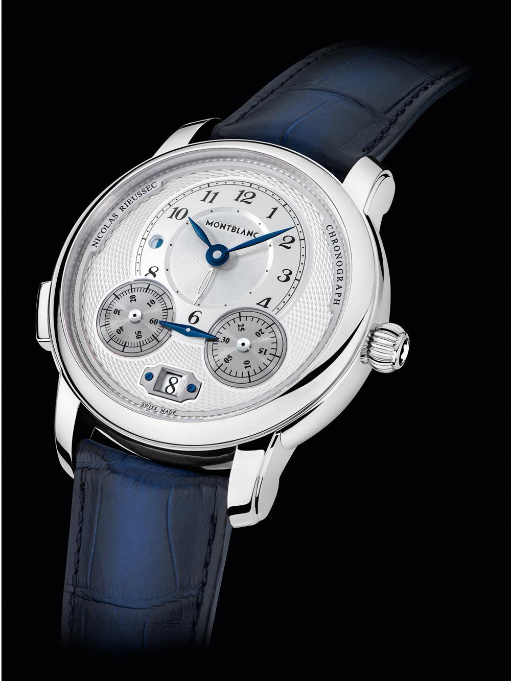 《Star Legacy Automatic Chronograph》機刻雕花工藝讓腕錶面盤的層次更為豐富，同時亦加強了傳統工藝的氛圍。而藍鋼指針、螺絲的搭配，更有畫龍點睛之效。 功能：時、分、小秒指示；日期顯示；附日夜顯示之兩地時間功能；單按把計時碼錶/機芯：自動上鏈機芯/定價：未定