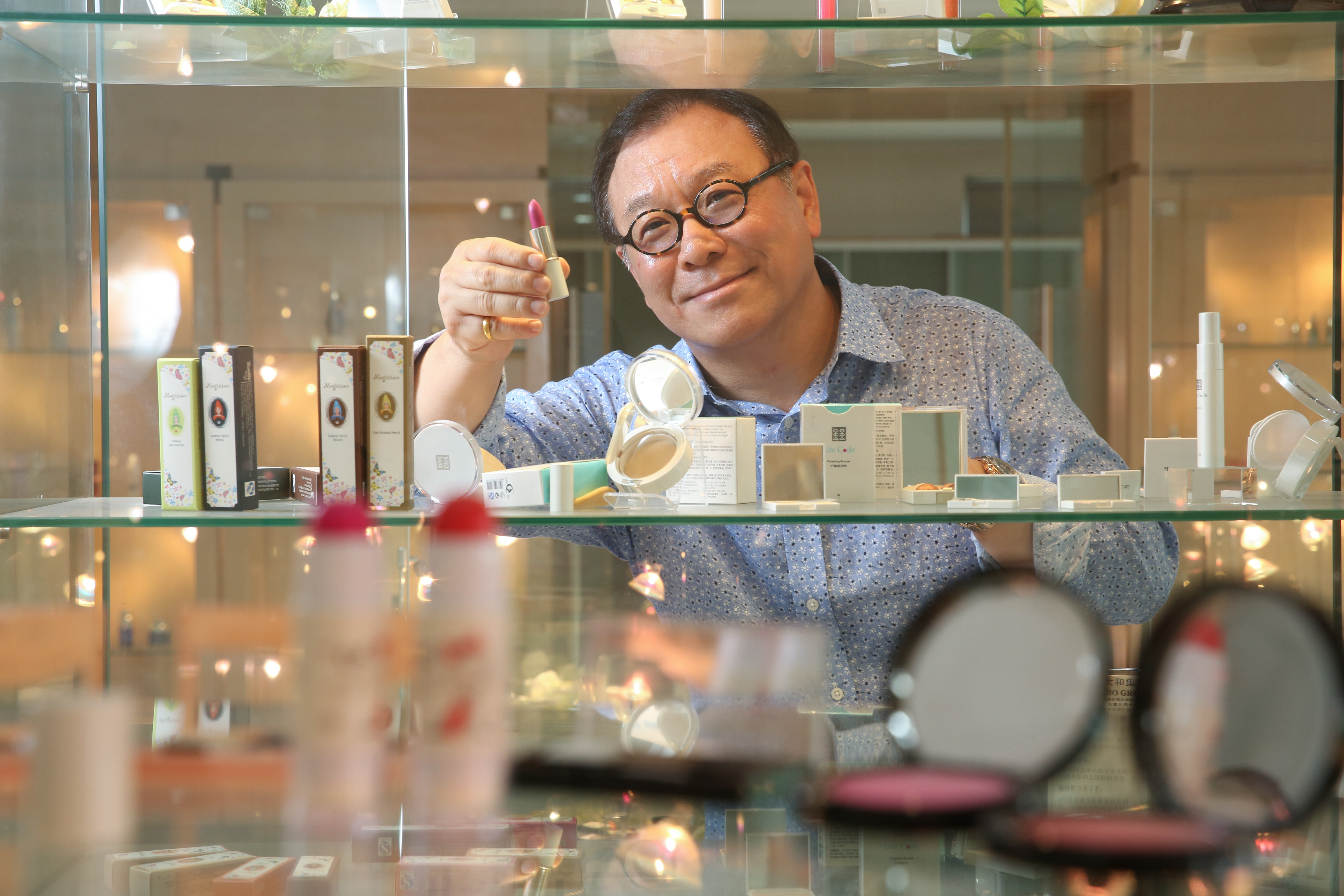 太和生技集團董事長郭靖凱投入彩妝產業30年，替L'Oréal、REVLON、BOOTS等國際品牌代工，去年集團年營收達13.32億元，再創新高。