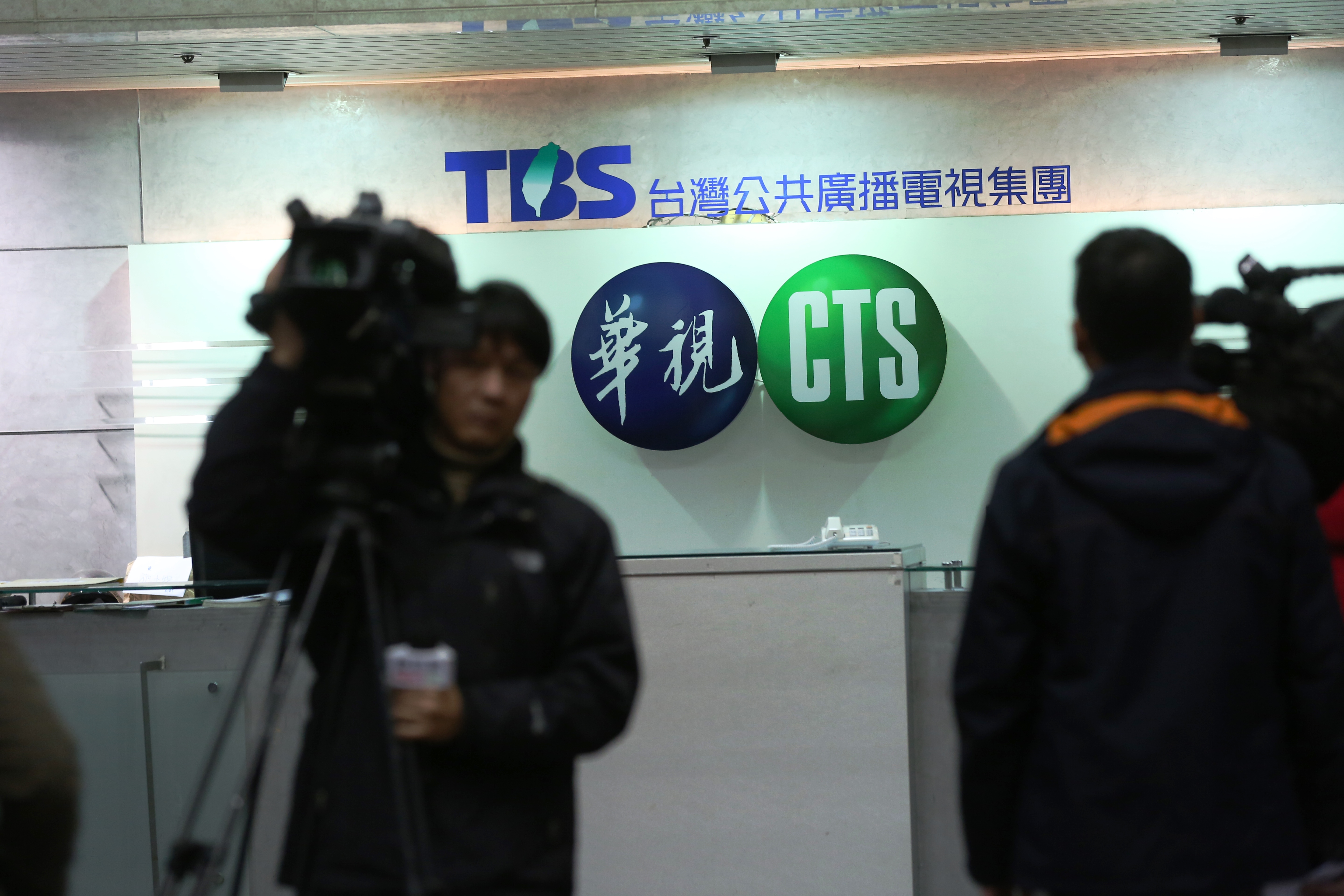 公廣集團旗下的華視驚傳高層人事異動，董事們以不記名投票決議從今年3月1日起，終止與郭建宏的委任關係。