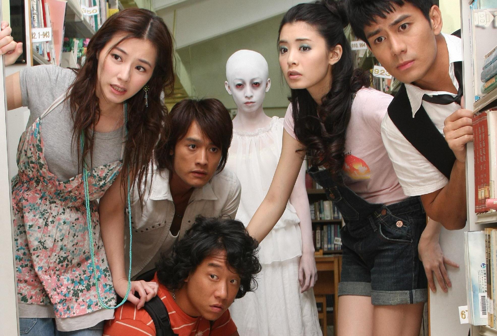 緯來曾辦「百萬徵編劇」活動，徵選到的《鬼情書》找來陳怡蓉（左起）、張勛傑、阿龐、夏如芝、郭彥均參與演出。（緯來提供）