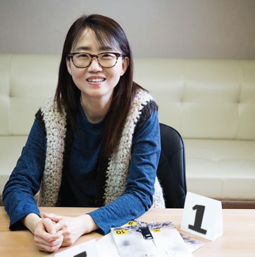 藉著《信號》原著劇本在台出版，編劇金銀姬特別要求將漢字姓名正名。（翻攝自Topstarnews網站）
