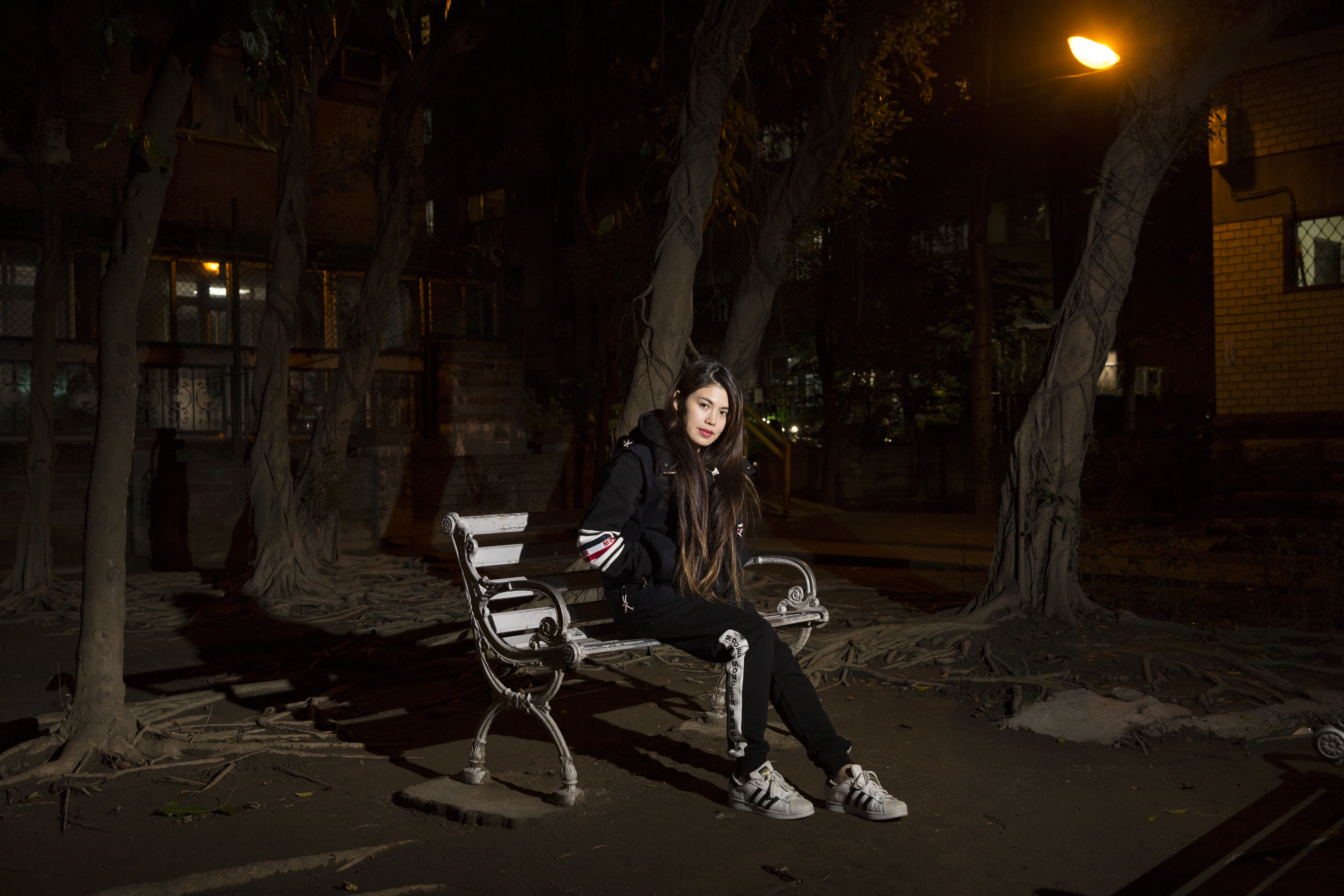 劉君玲從事殯葬業二十餘年，她說自己不迷信，但確實遇過怪事。