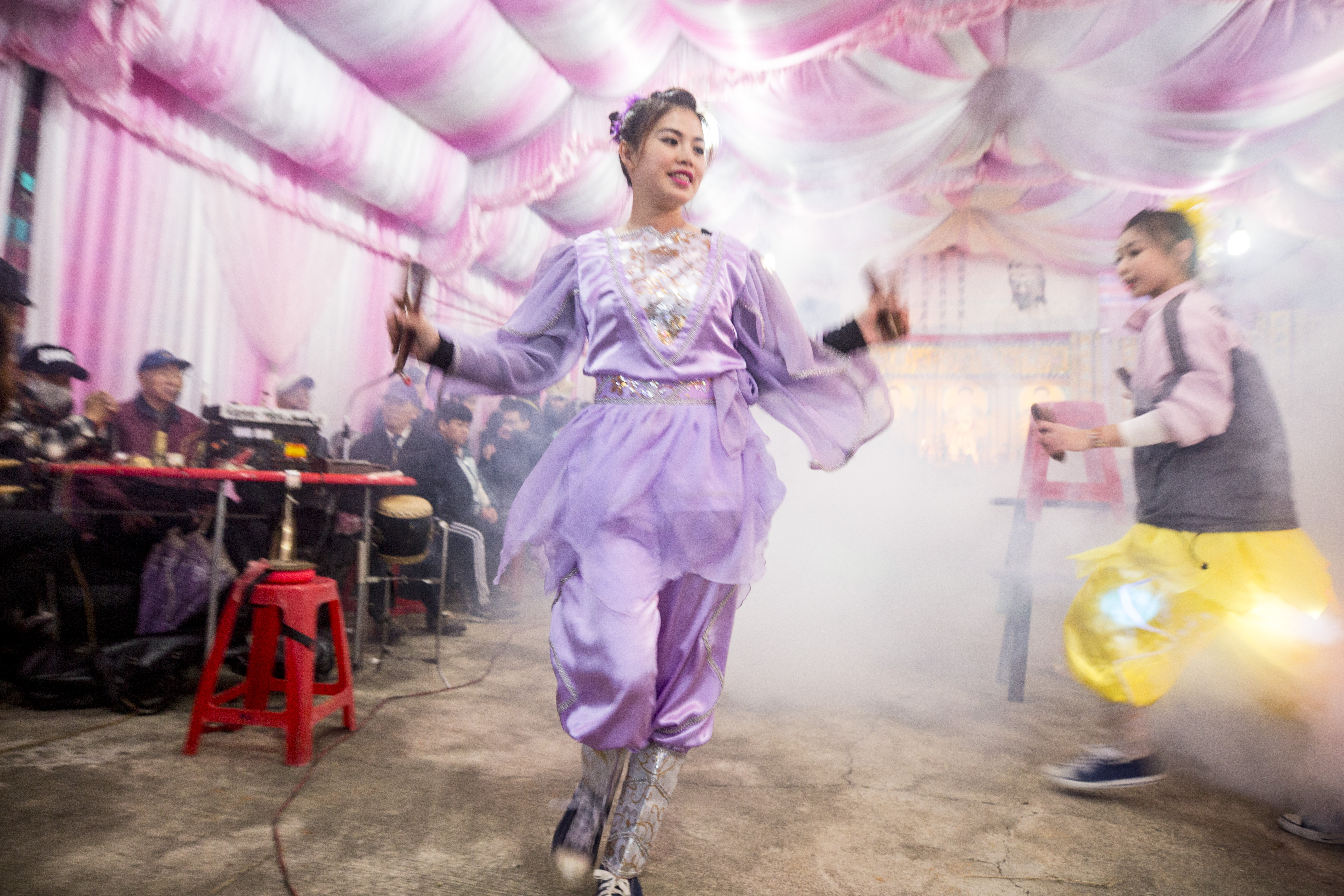 牽亡魂陣是台灣民間特有的喪禮習俗，劉家三代人都從事這行。