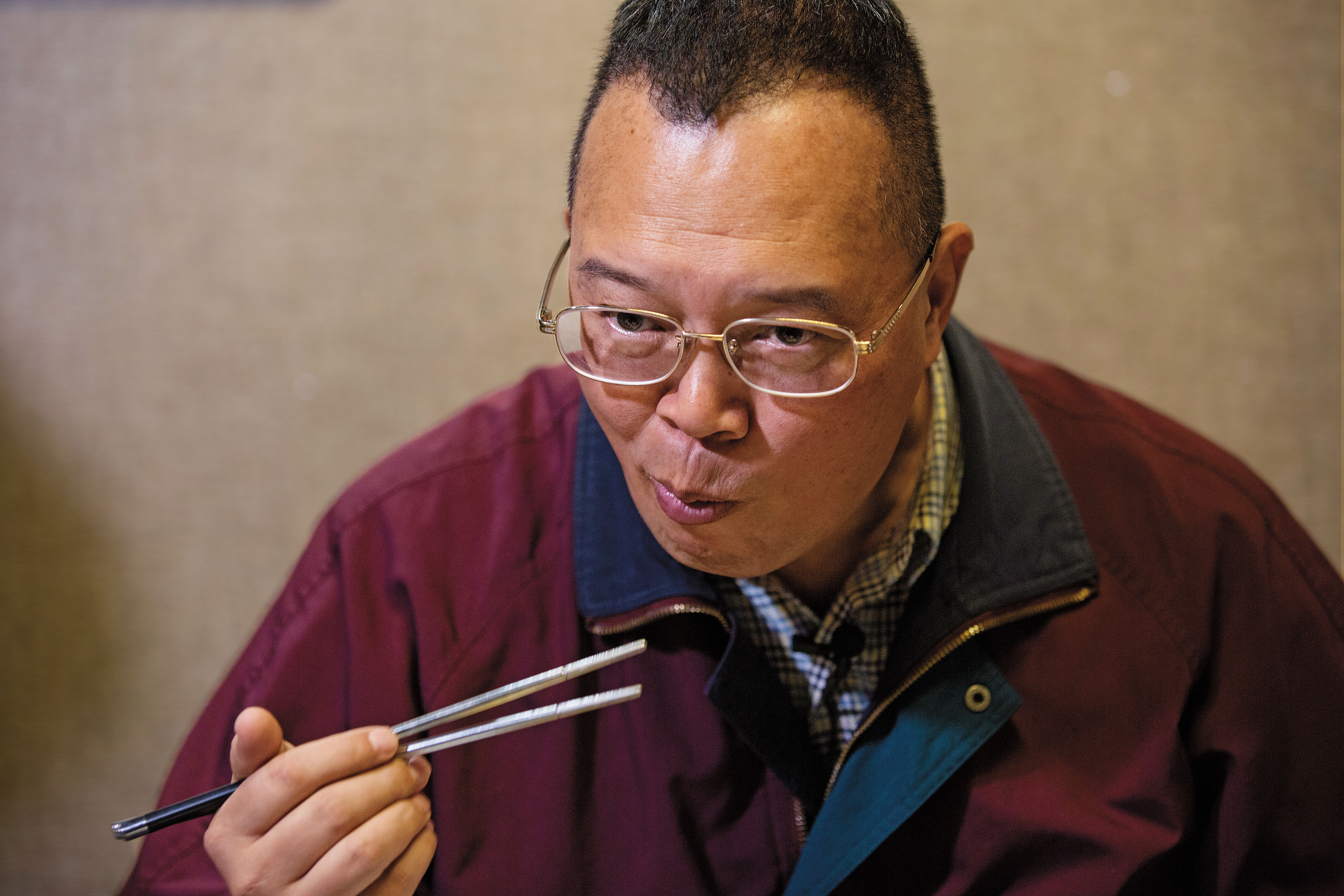 朱振藩吃東西十分專注，只要食物在口，便恍若無人。