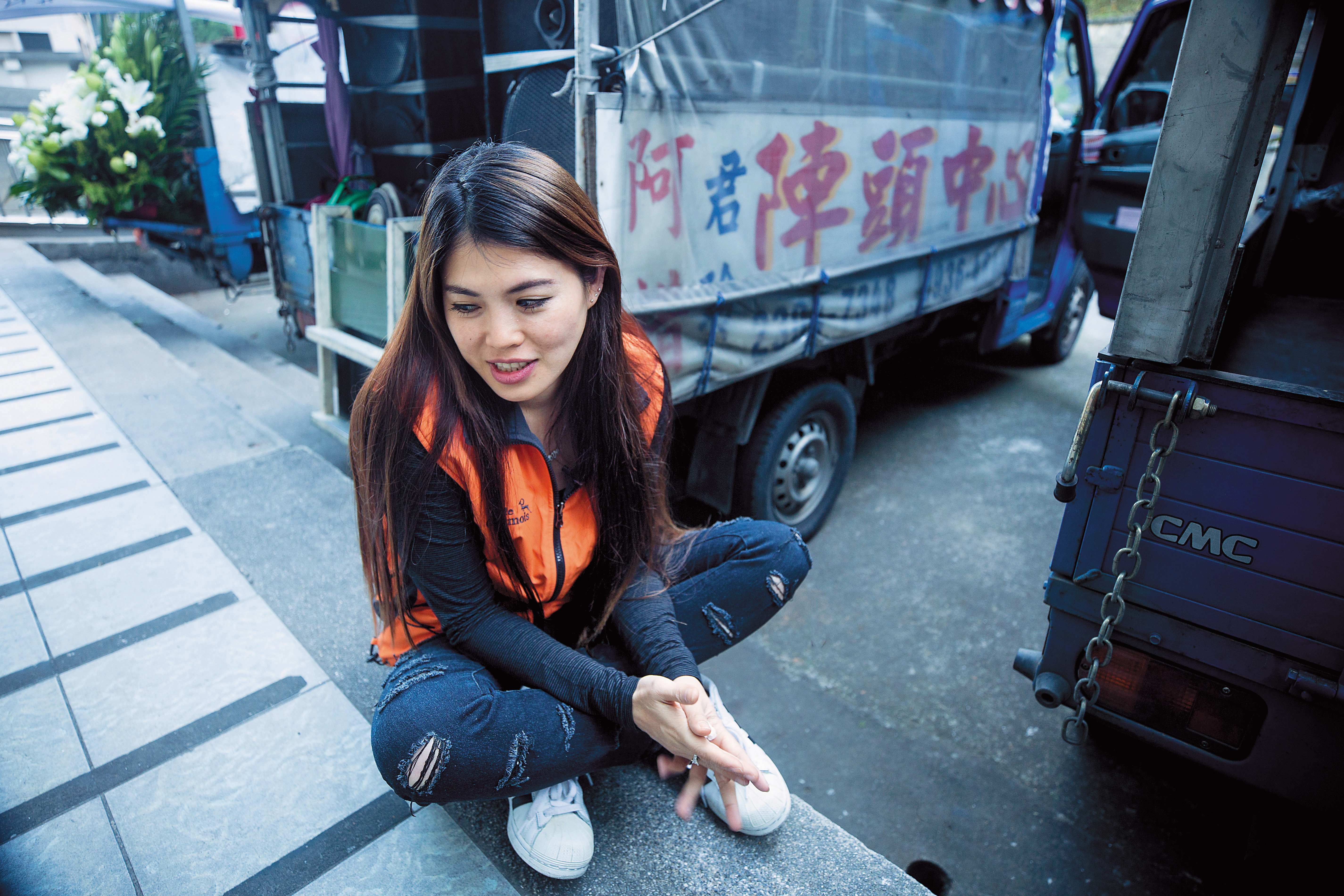 孝女白琴這行收入雖高,但經常天未亮就出門,趕場到晚上才回家。