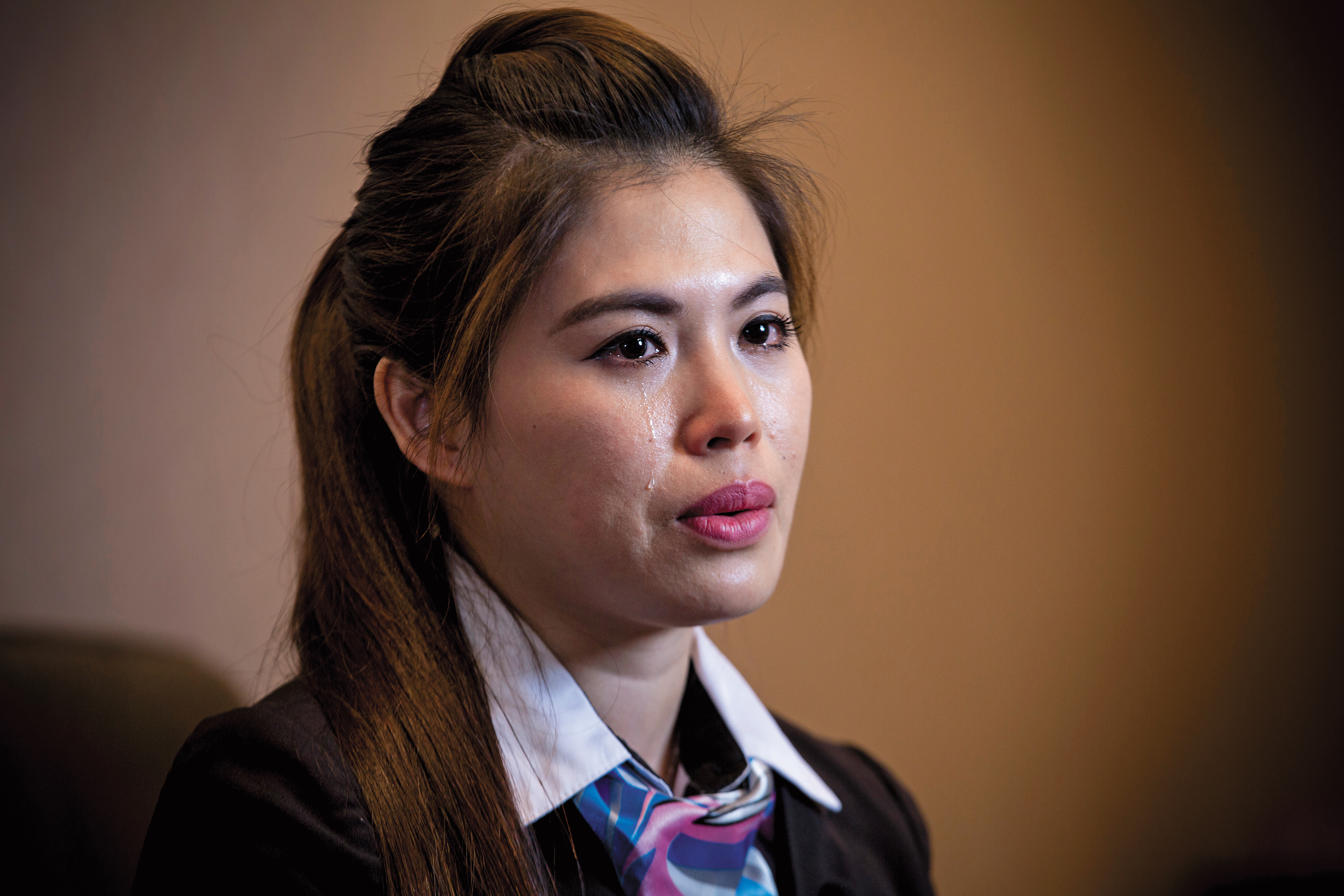 想到自己父母早逝、很早就開始工作的童年，劉君玲還沒說完就掉下眼淚。