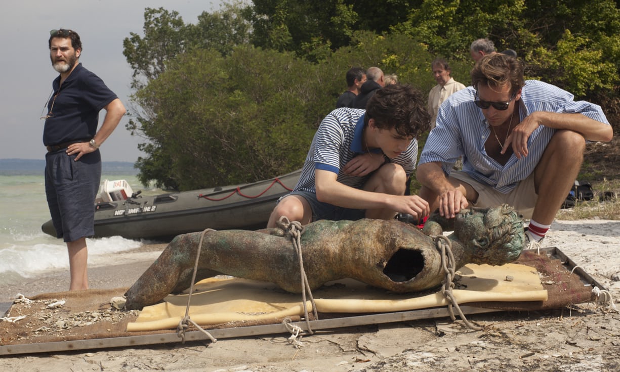 《以你的名字呼喚我》中充滿各種或明或暗的比喻。（索尼提供）