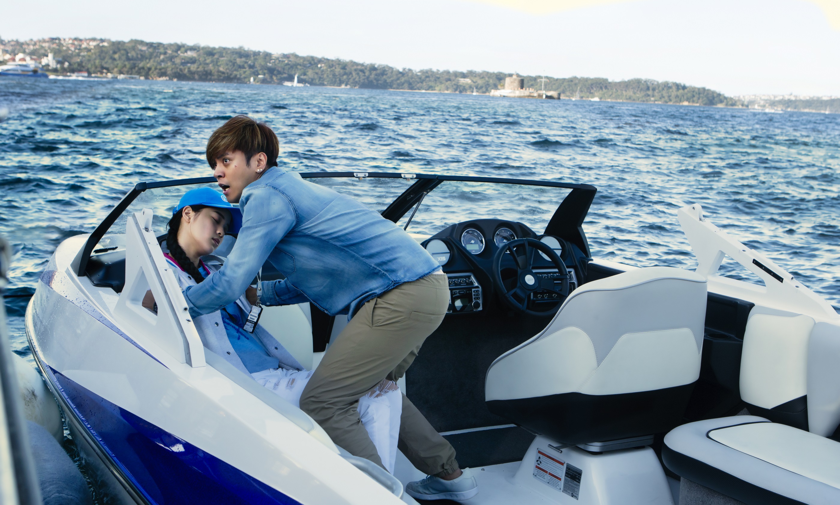 羅志祥和歐陽娜娜有不少對手戲，兩人戲裡戲外互動都相當熱絡，身為搞笑天王的羅志祥在片場總是扮演開心果的角色逗樂娜娜。（威視電影提供）