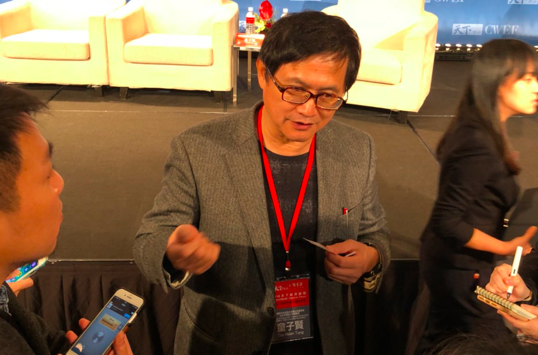 童子賢出錢助王小棣的植劇場拍優質劇，卻遭指控欠編劇費，友人覺得他很冤。