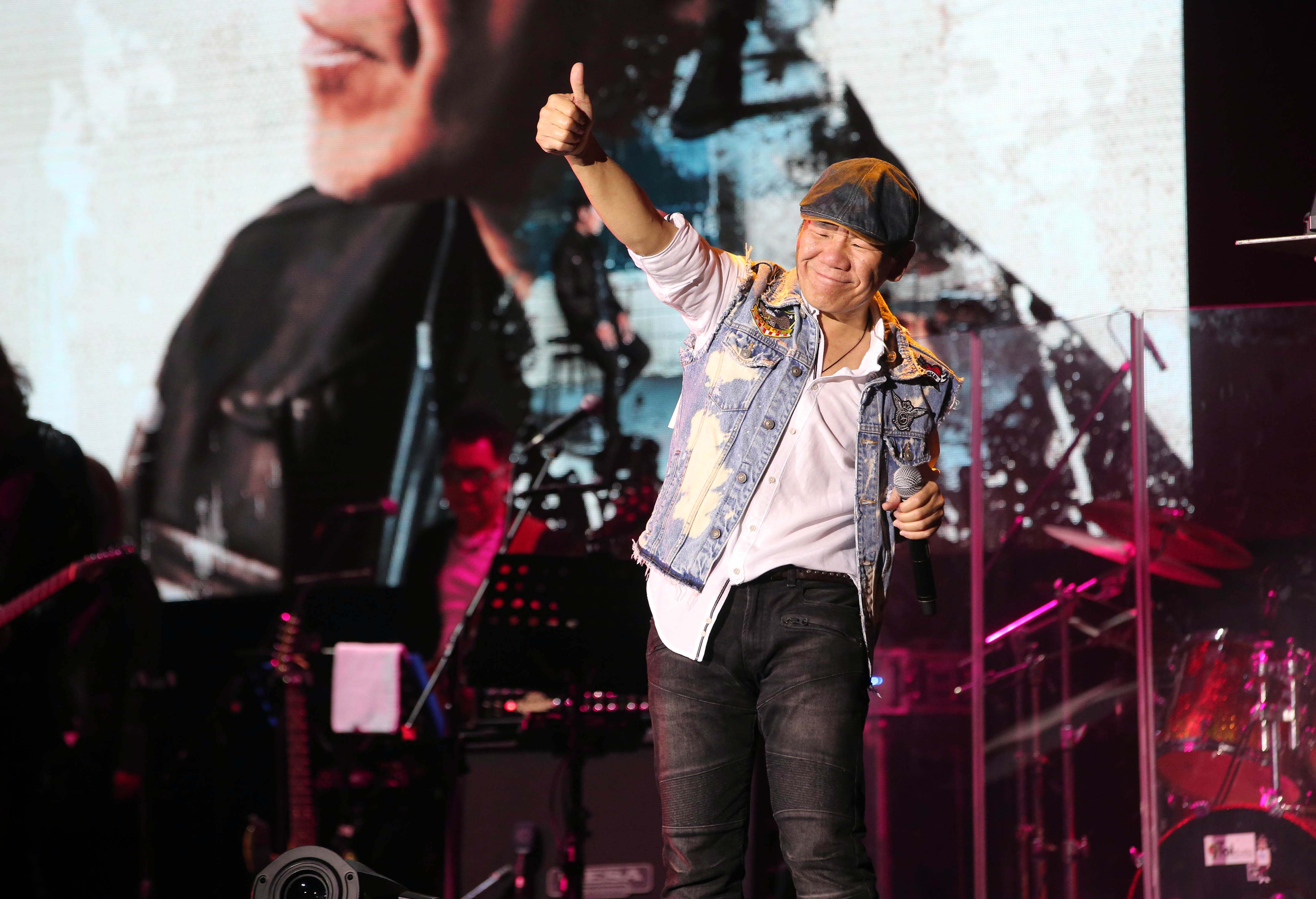 趙傳13日舉辦演唱會，粉絲在台下熱情應援。