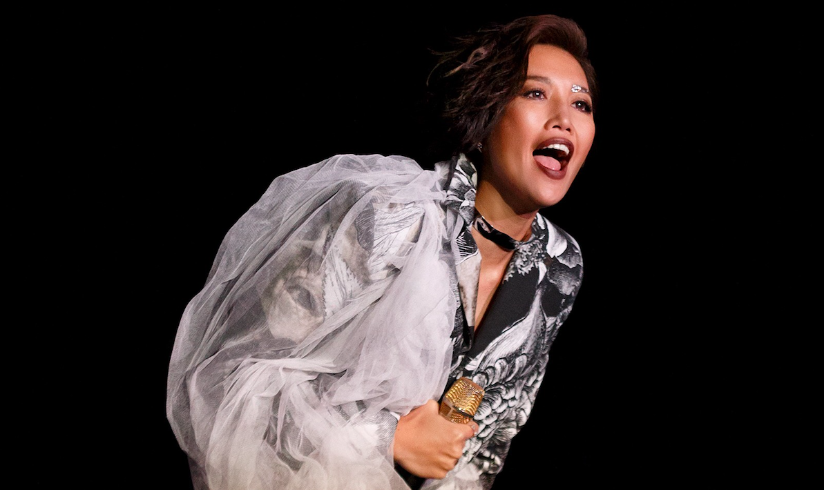 逾萬名歌迷晚間聚集在高雄巨蛋，為了一睹天后風采。開場全場宛如置身靜謐深海。（索尼提供）