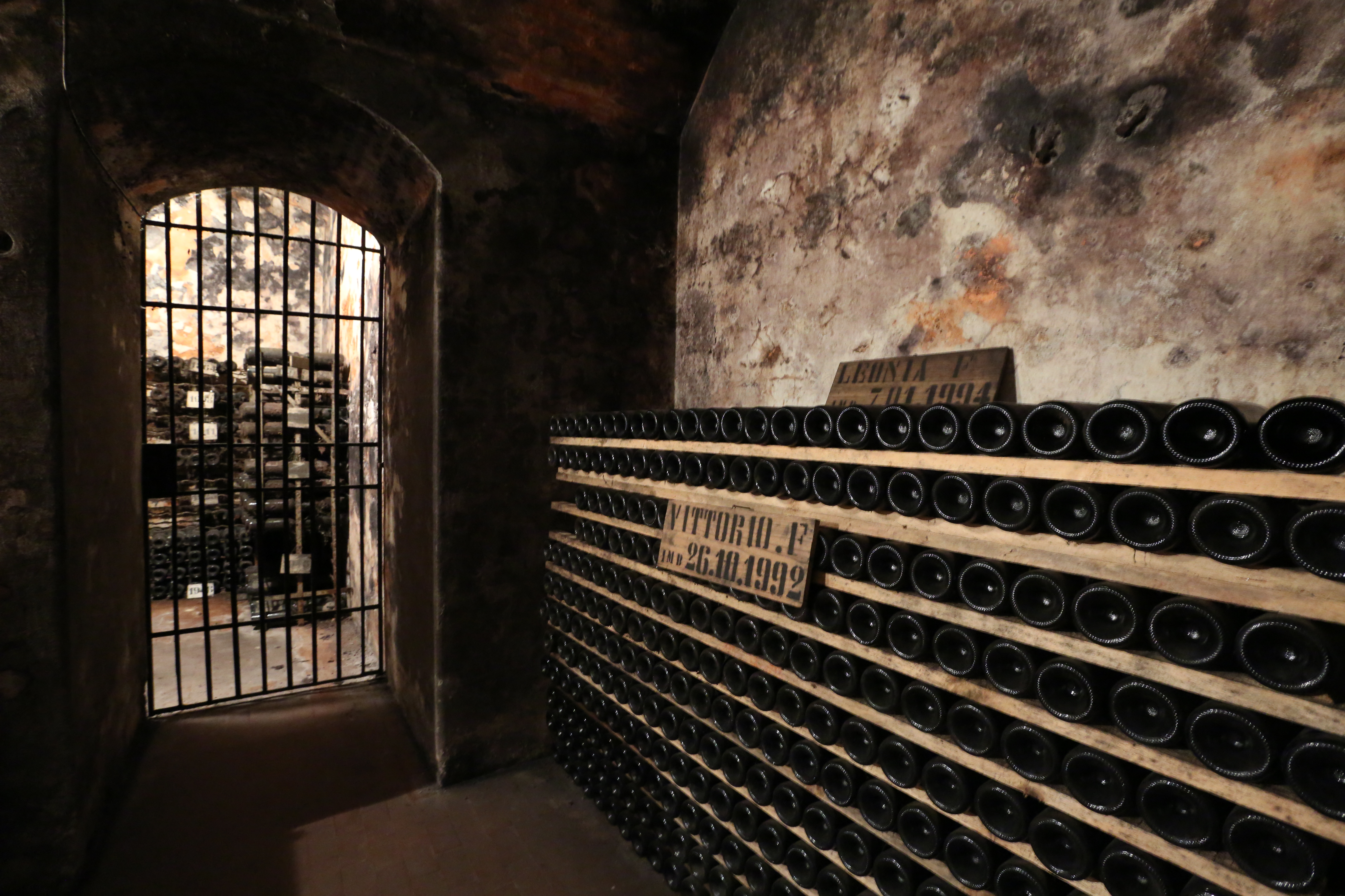「尼波扎諾莊園」地窖裡有間牢房，放的都是最珍稀的高年份酒。