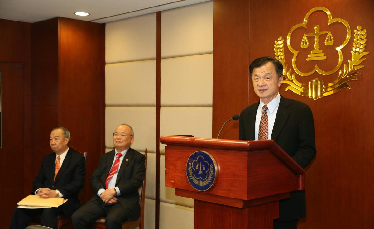 法務部長邱太三正辦理司法改革，劍青檢改提出民調，呼籲法務部長邱太三落實司改國是會議決議，推動檢察官「一二審輪調歷練制度」。