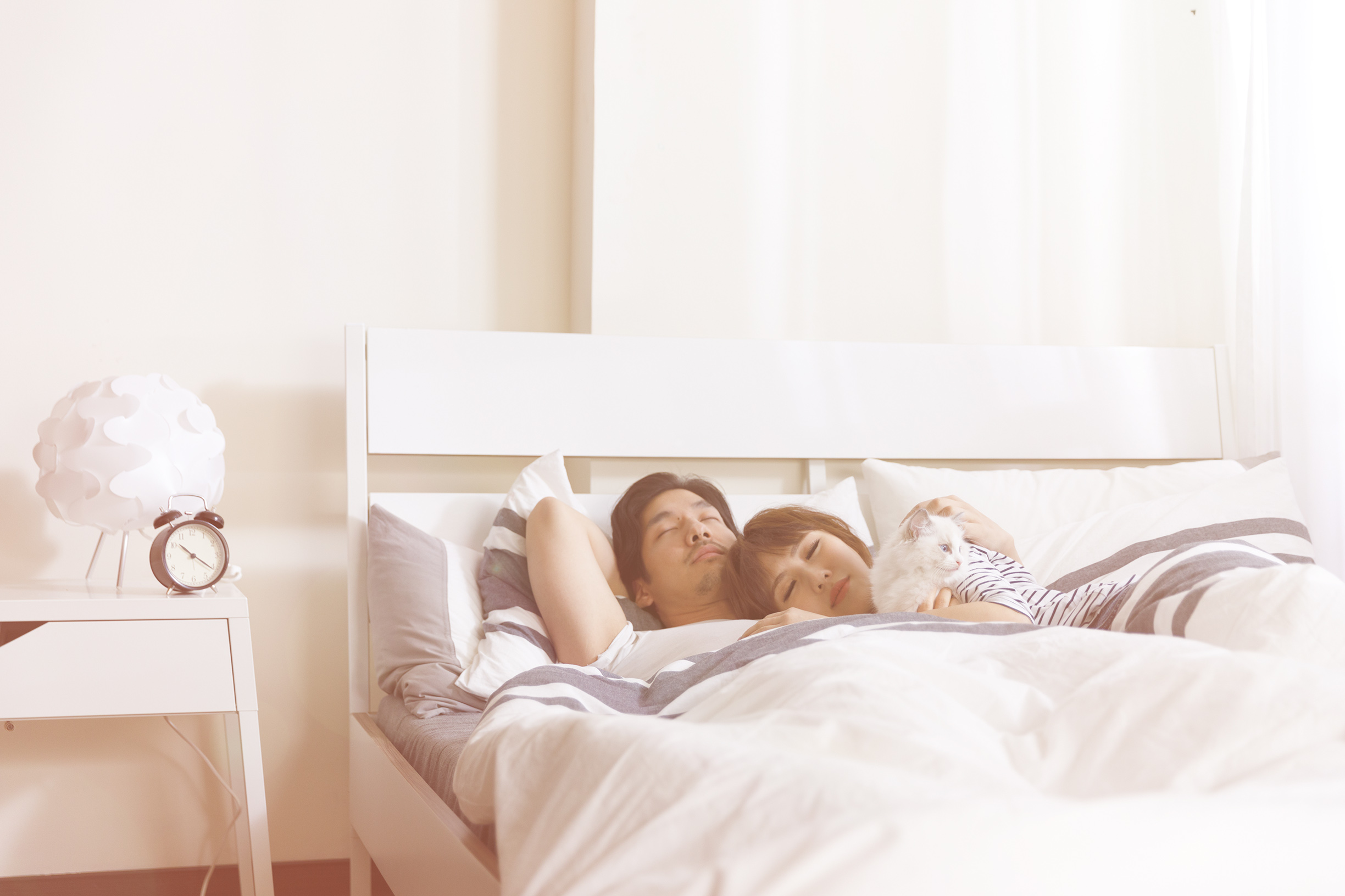 吳申梅跟男主角MV中上演滾床戲碼，讓蕭煌奇得知後頗吃味。（好莉嗨提供）