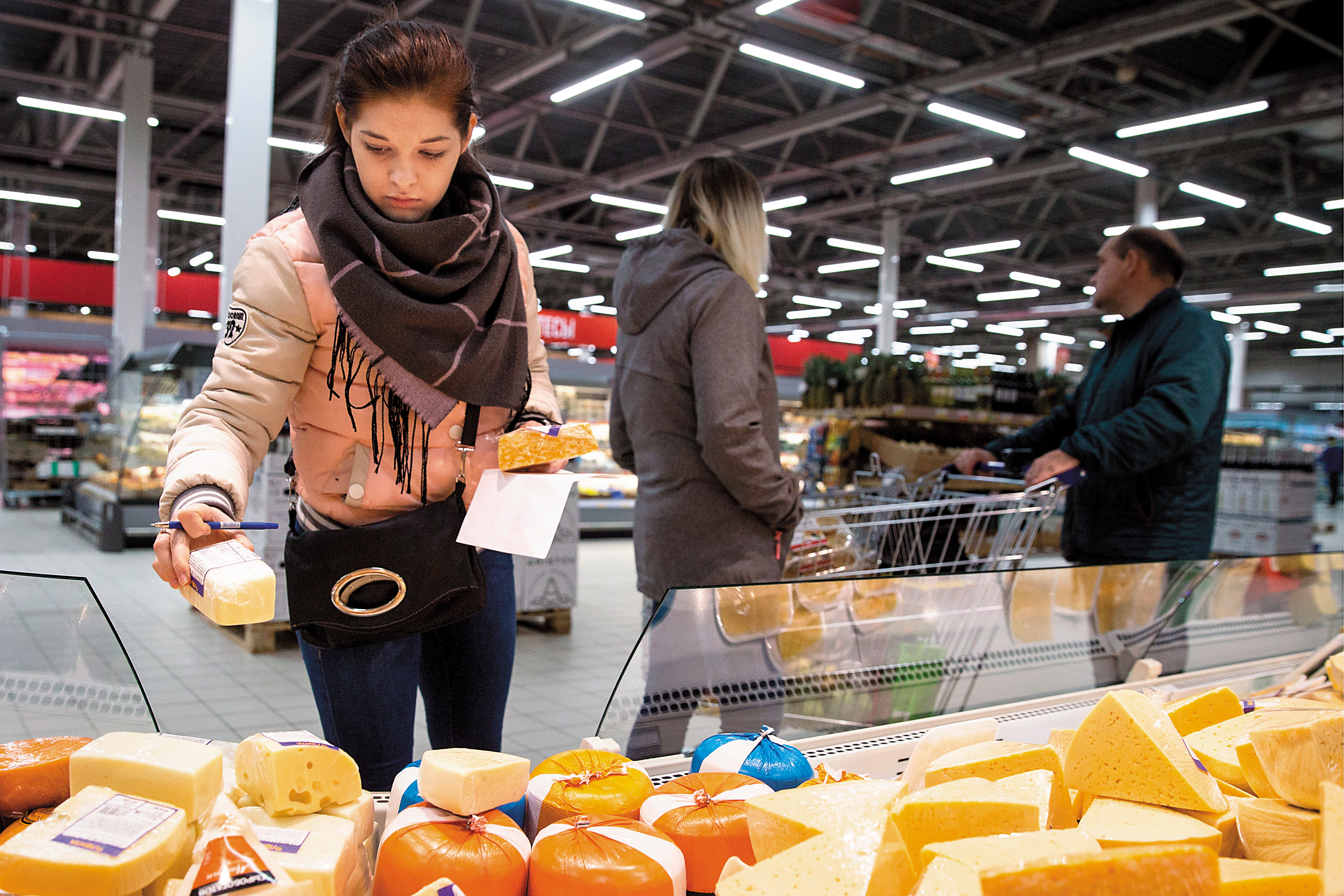 全球各地的極端氣候，影響穀物產量，推升食物價格，通膨蠢動。（東方IC）
