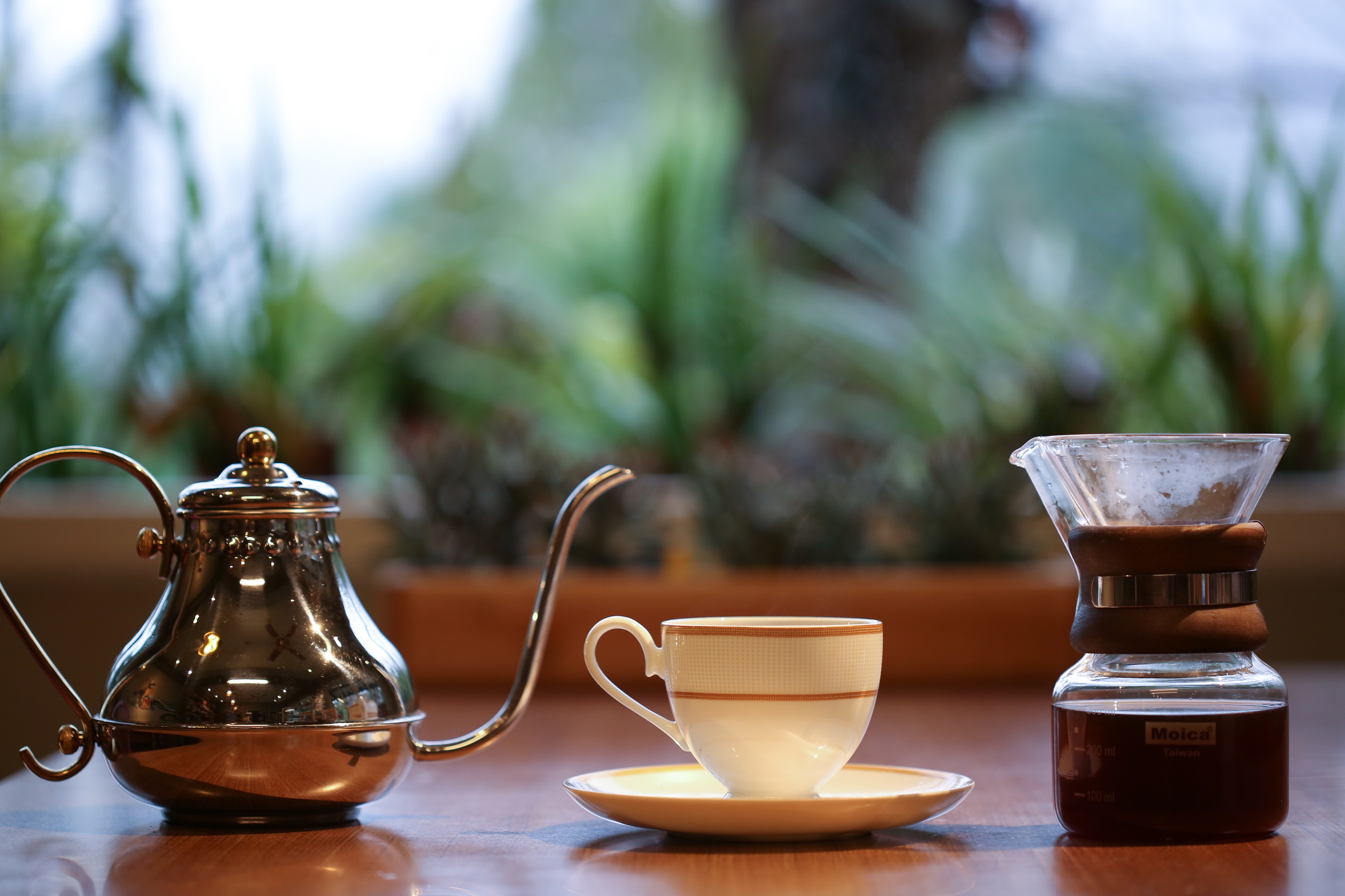 「嵐卡咖啡」以自家咖啡豆手沖的「望鄉咖啡」。（120元／杯）