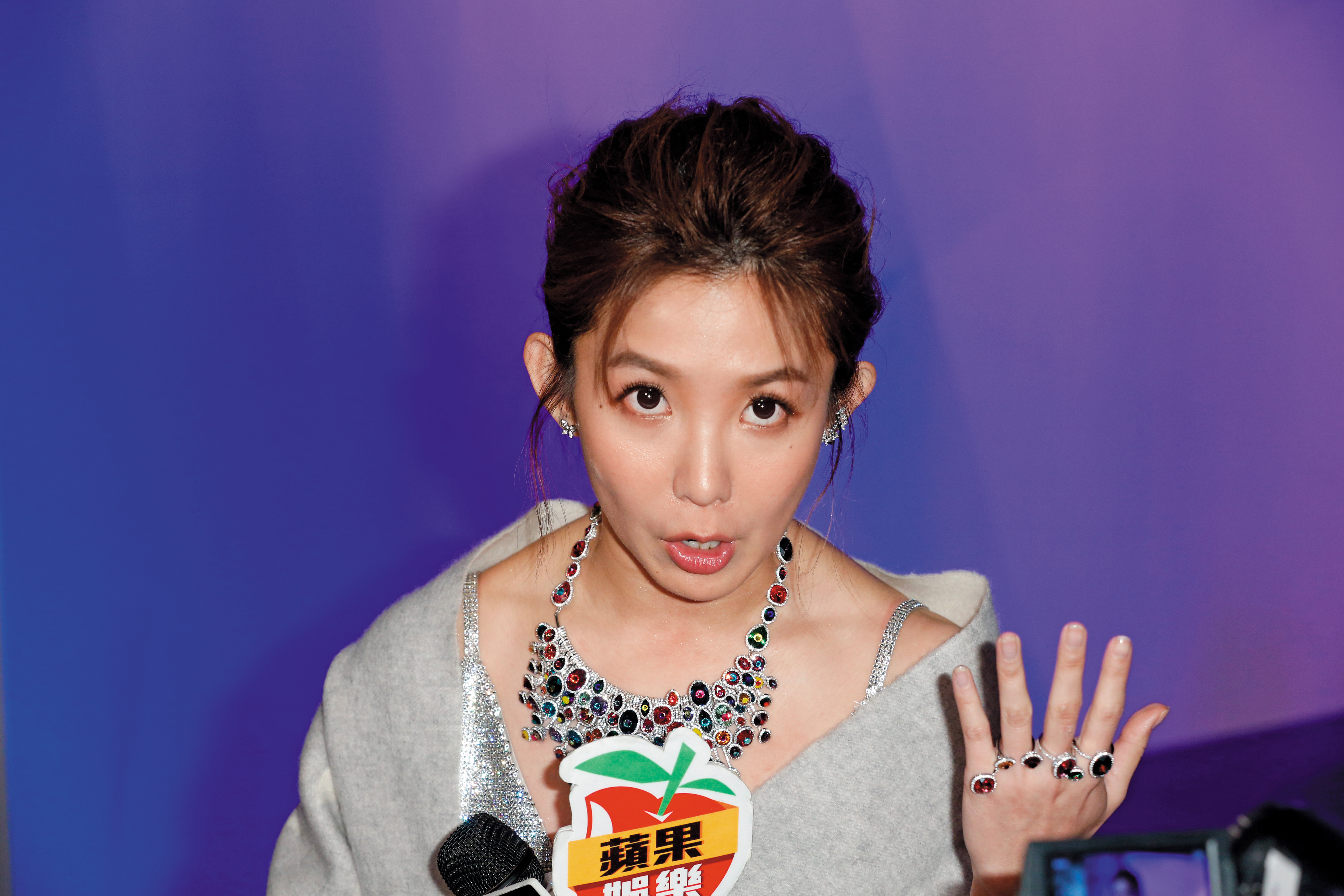 一連串照片經過檢視之後，瑤瑤果然不負金馬獎最佳新進演員盛名，五官張力十足。