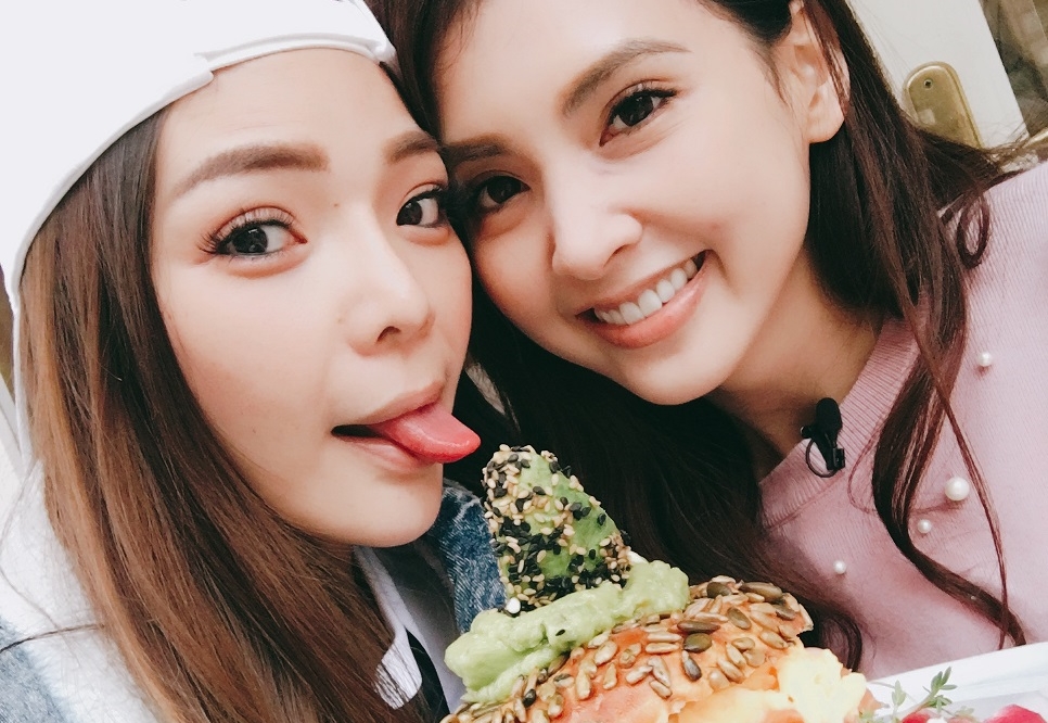 小甜甜與韋汝出外景第一天在巴塞隆納的行程，根本就是甜食大爆走。（亞洲旅遊台提供）