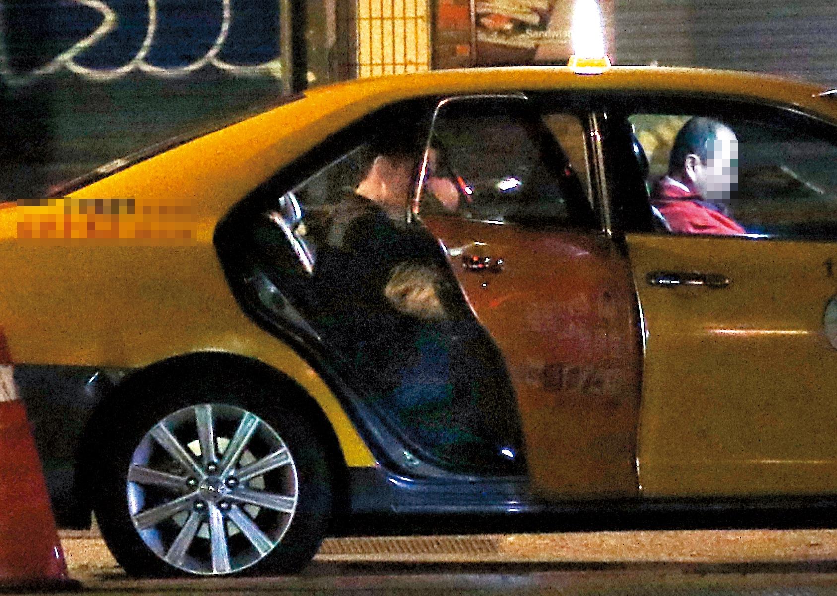 原本張承中要上吳亞馨那輛車，但臨陣轉搭計程車，行徑相當詭異。
