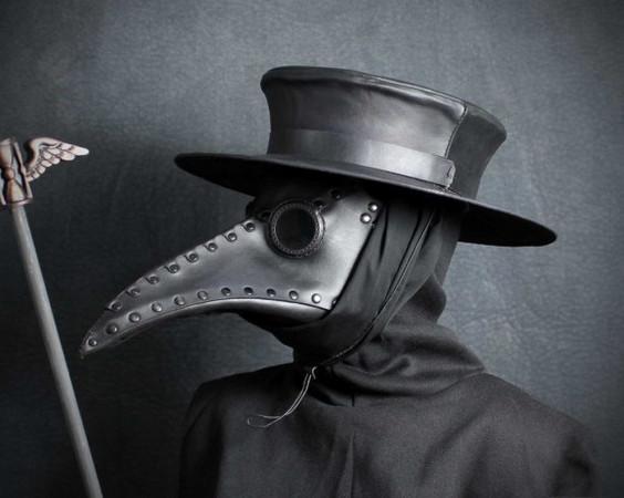 中世紀黑死病肆虐，治療瘟疫的醫生都會戴上烏鴉一般的面具