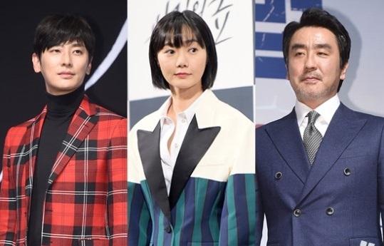 由朱智勳（左起）、裴斗娜、柳承龍主演的Netflix新戲《Kingdom》，傳出美術組工作人員腦動脈瘤破裂死亡的消息。（翻攝自XPORTSNEWS網站）