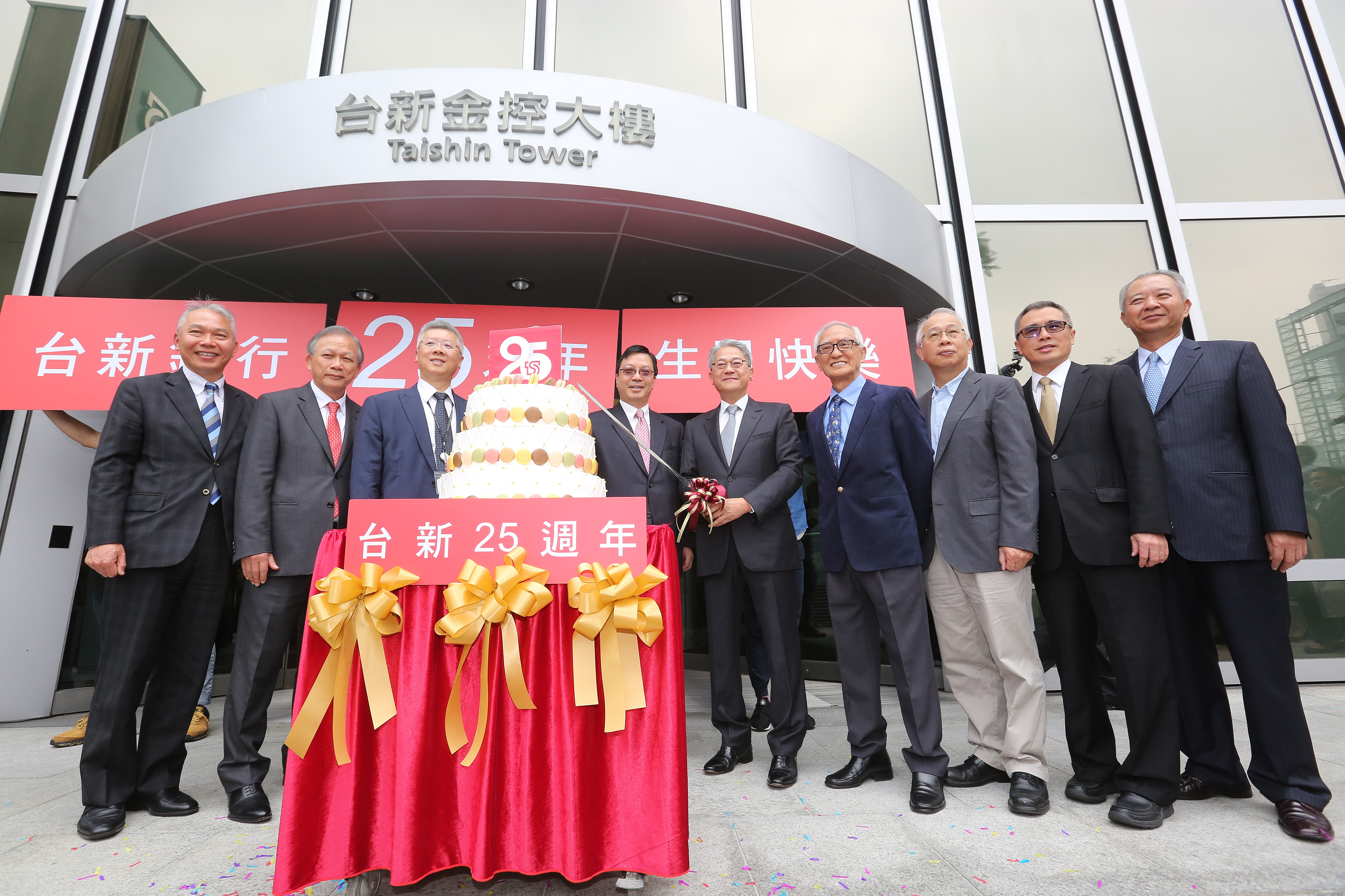 台新金董座吳東亮去年底將一級主管大幅調動。