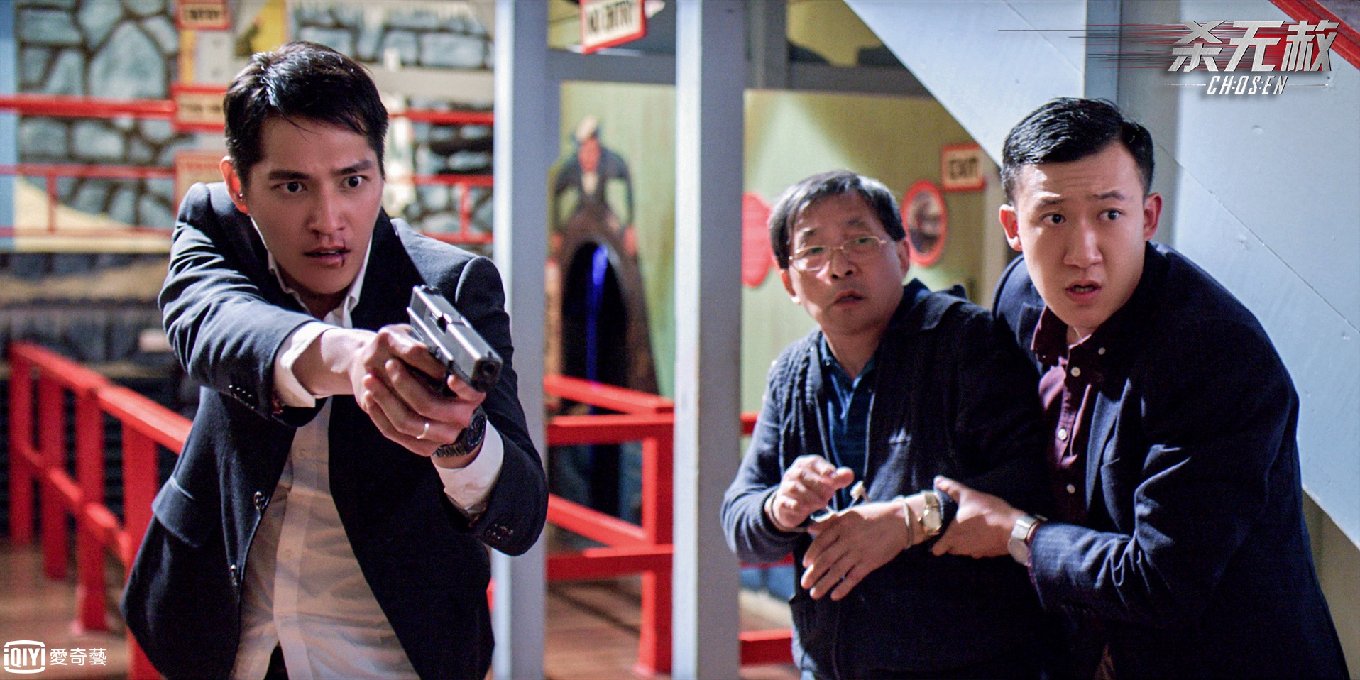 《殺無赦》拍攝比照好萊塢規格，藍正龍透露劇組固定週休二日，所有人員住宿也是五星等級。（歐銻銻娛樂）