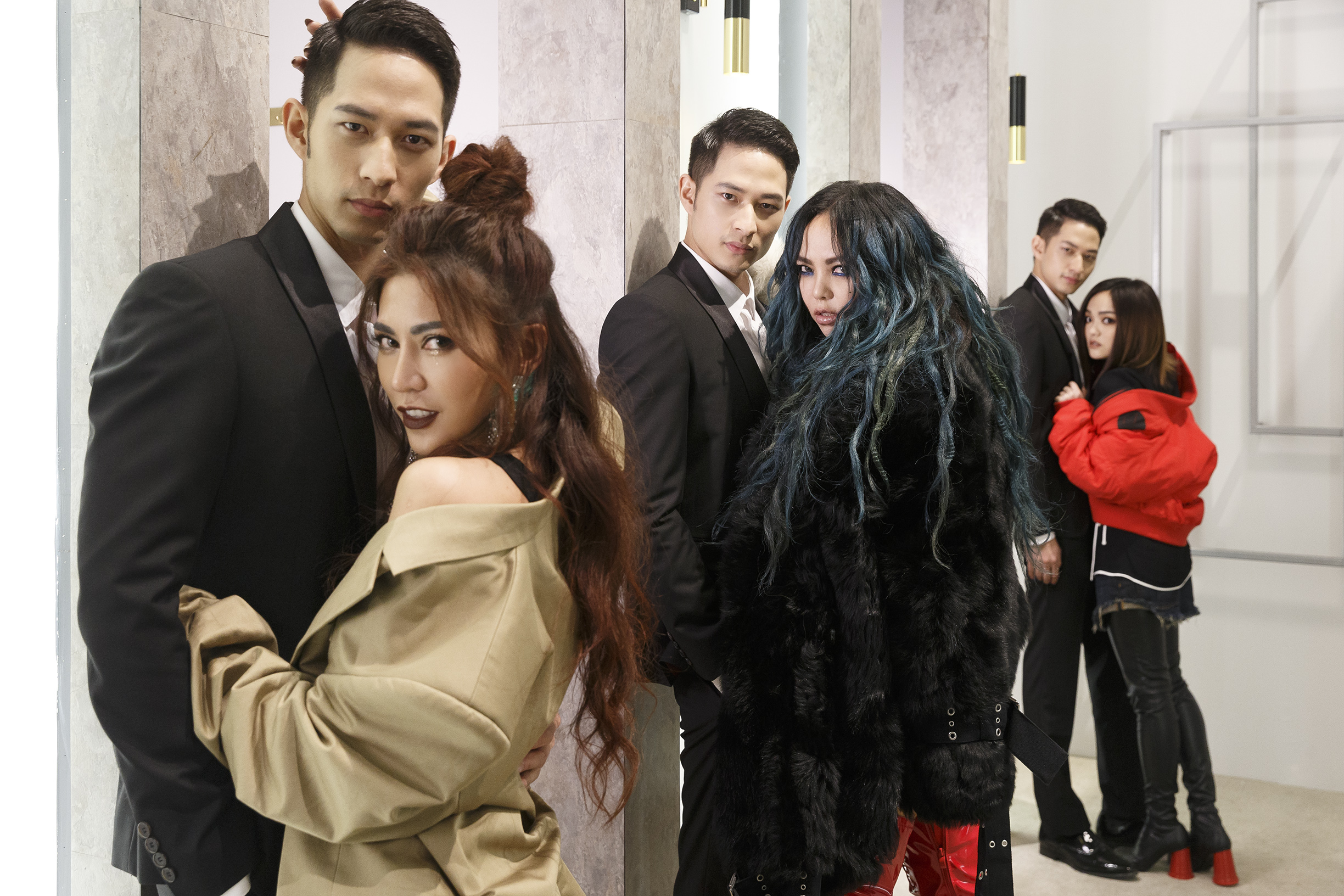 張惠妹、徐佳瑩、艾怡良拍攝〈傲嬌〉MV，找來Luu Brothers劉氏三胞胎兄弟跨刀火辣演出。（EMI提供）