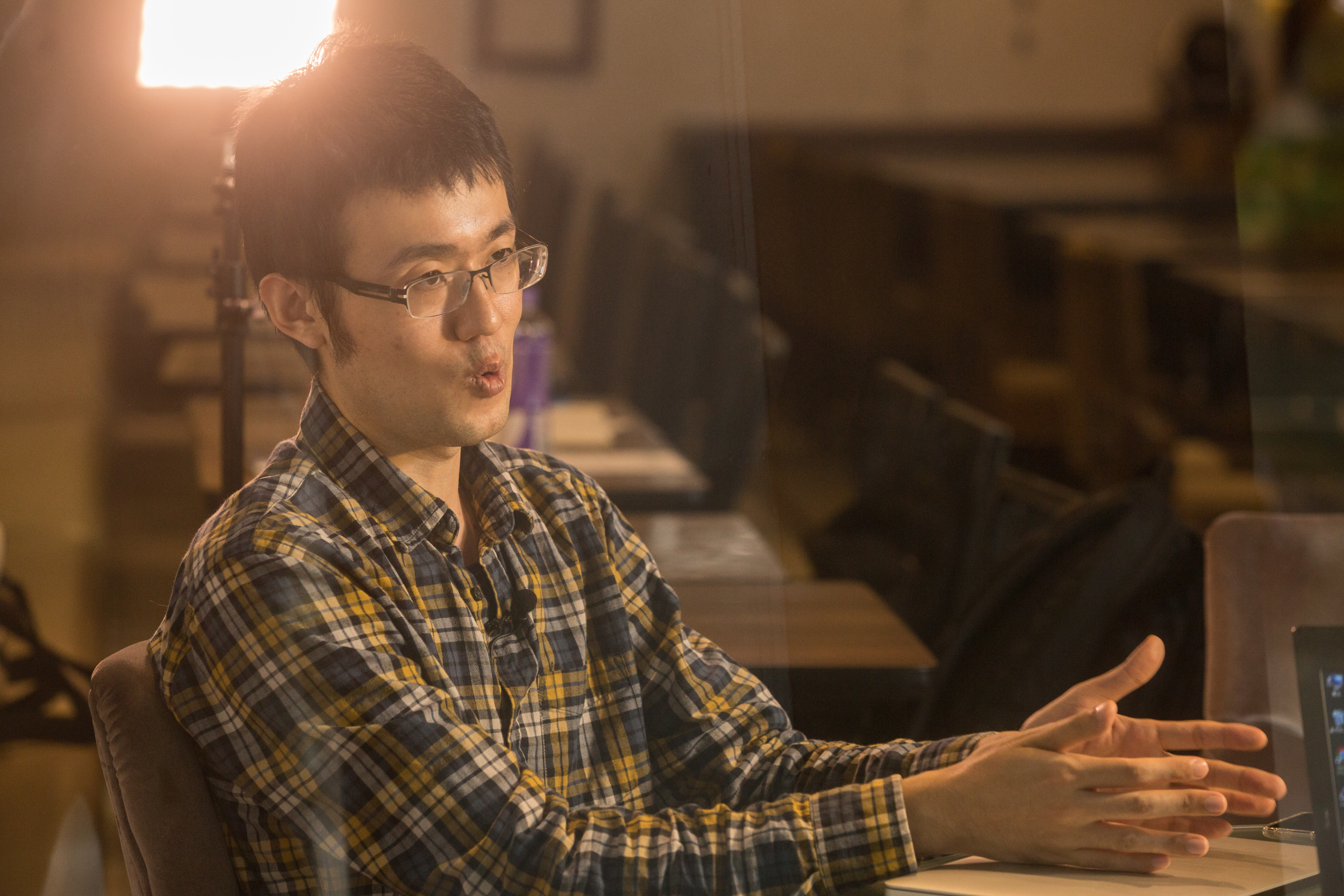 麥克風曾經因為將投資槓桿放到太大，一夕之間賠掉數個月累積的獲利。