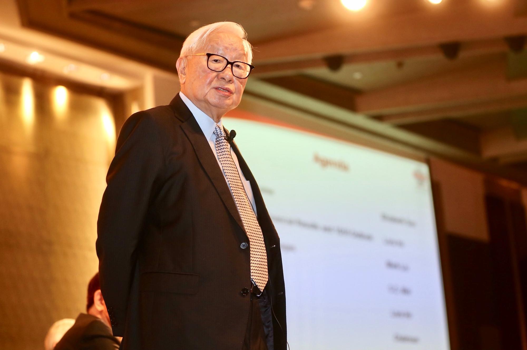 台積電董事長張忠謀主持最後一次法說會，他說「我會想念你們」。