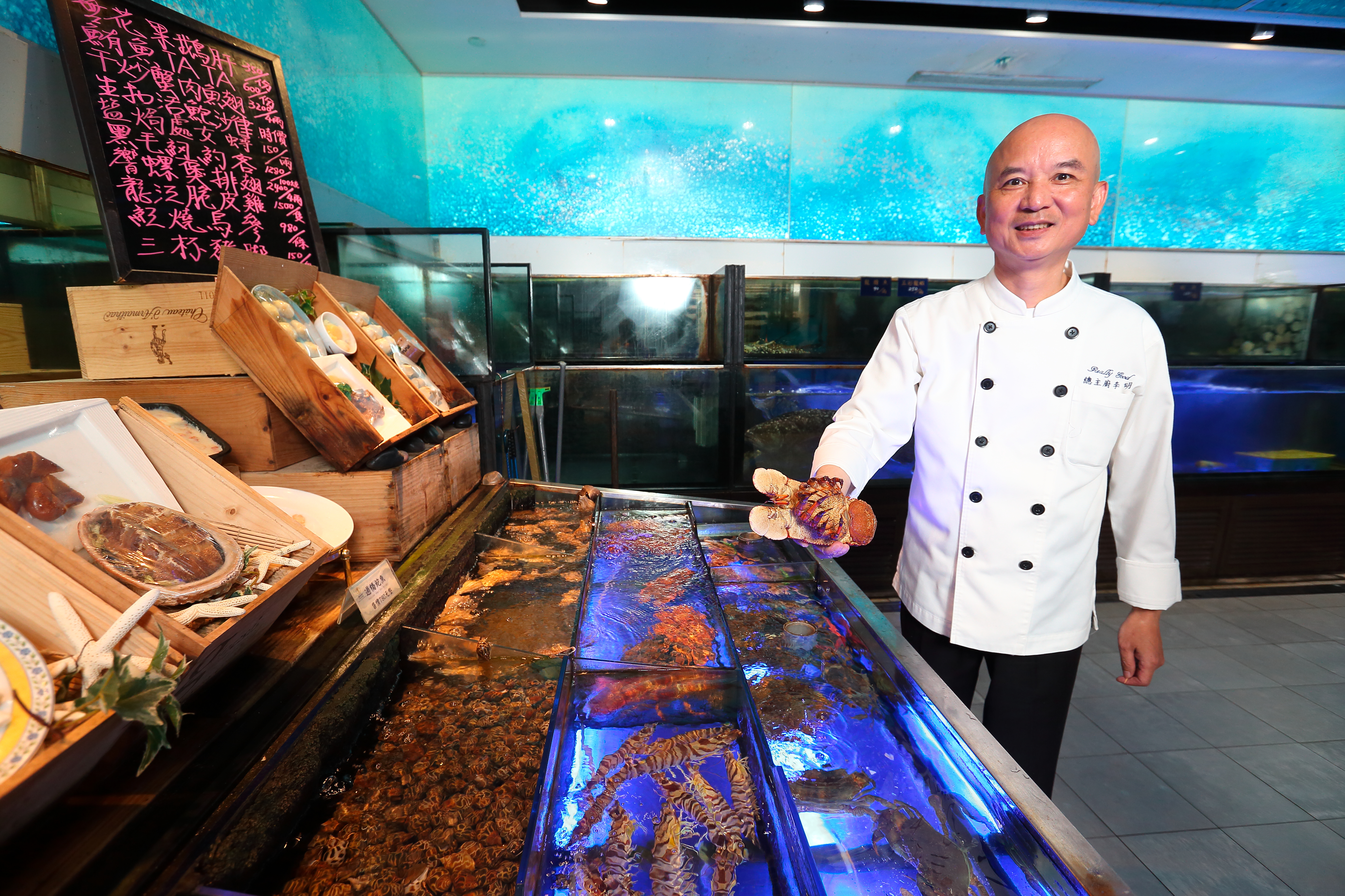 真的好主廚李凌明設計分水域水溫的生猛海鮮，也主張廚師不一定要親自到漁港買魚貨。