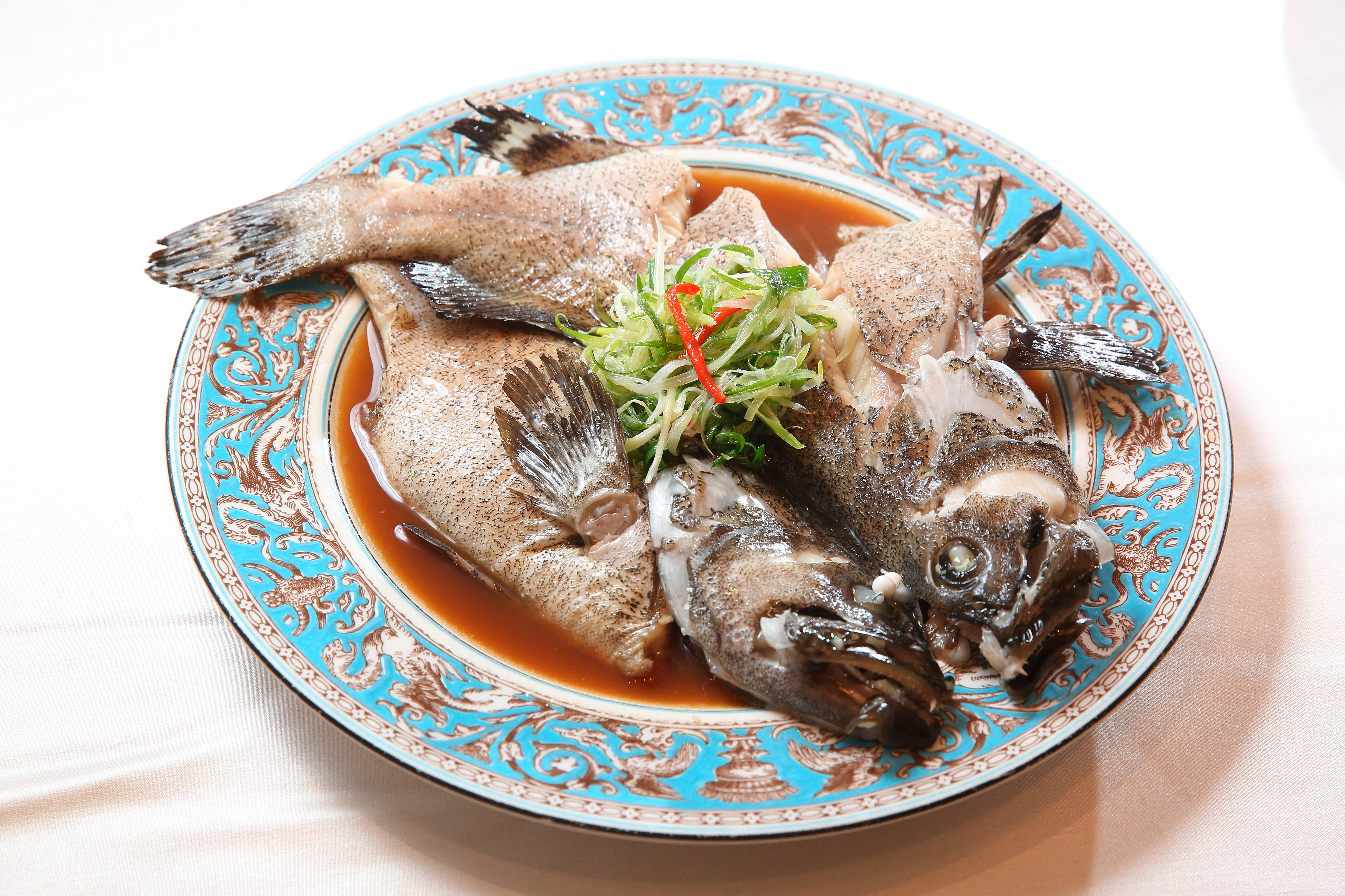 過年期間許多家庭的年菜都會準備一條魚，「真的好」主廚建議採用蒸魚方式處理。