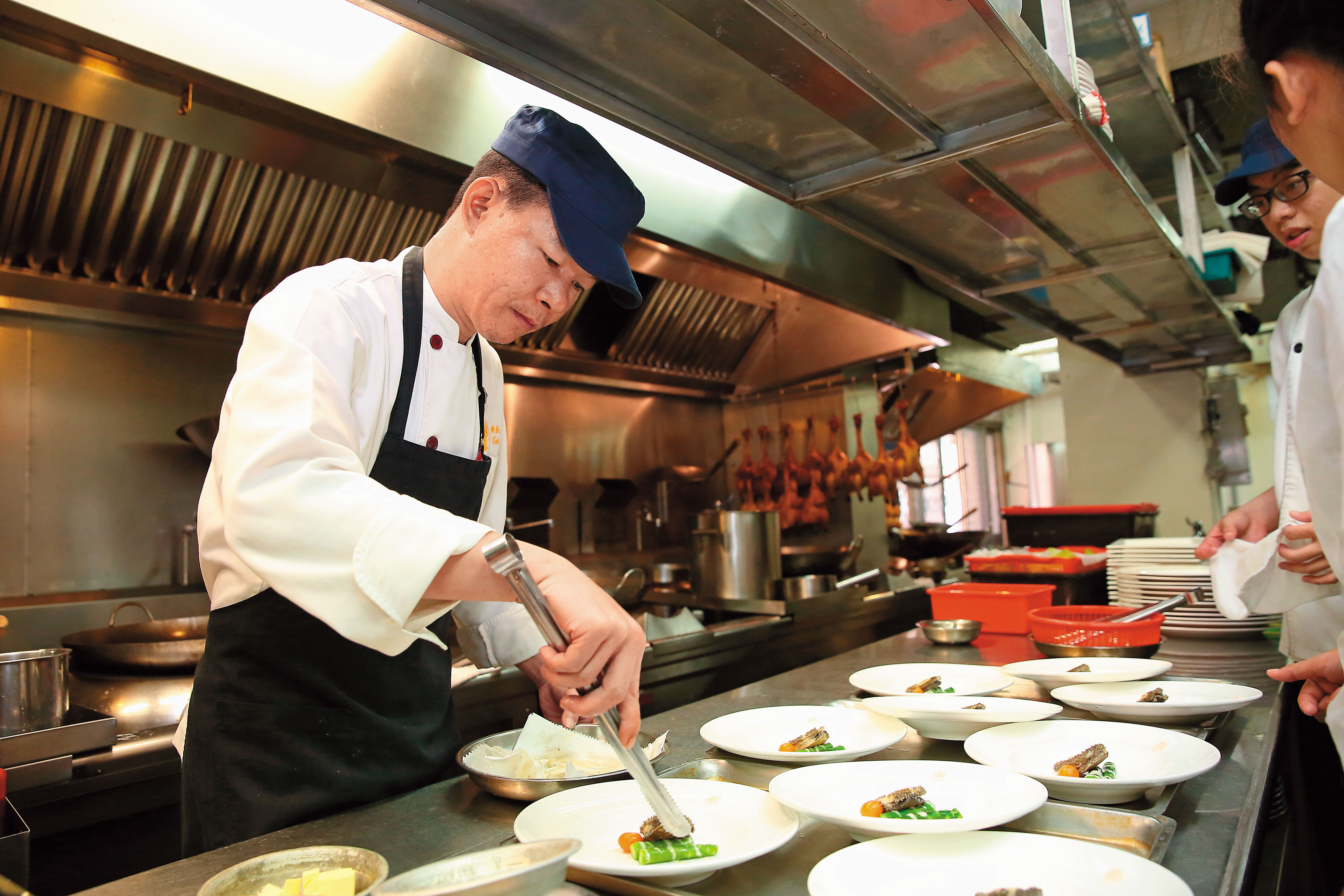 來自南部漁港的陳長正在「真的好」從學徒做起，目前已做到主廚。