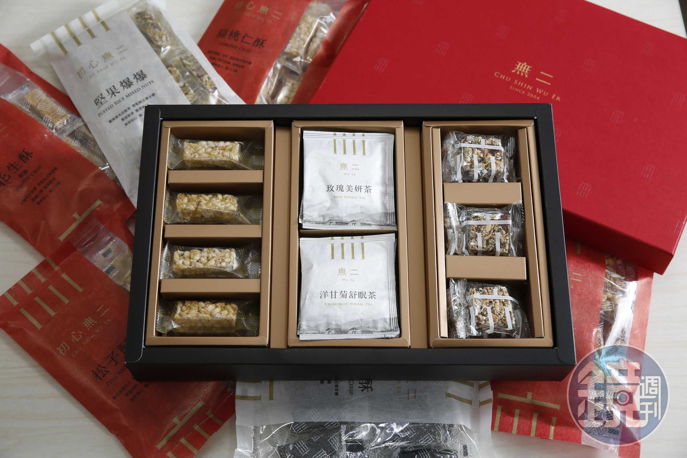 郭董的過年伴手禮，除了迎媽祖的總裁福貴糕外，今年還多了養生點心禮盒。
