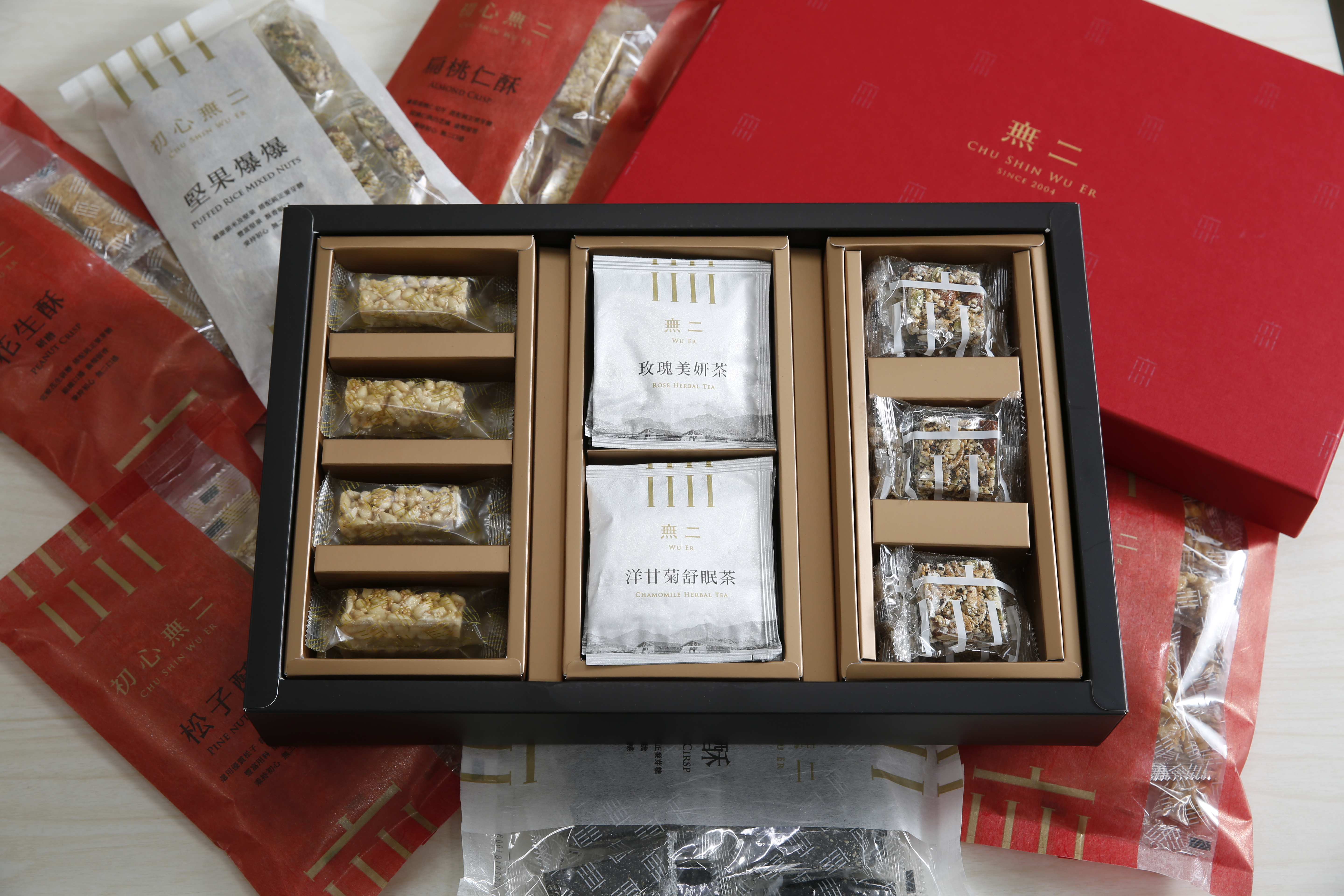 郭董的過年伴手禮，除了迎媽祖的總裁福貴糕外，今年還多了養生點心禮盒。