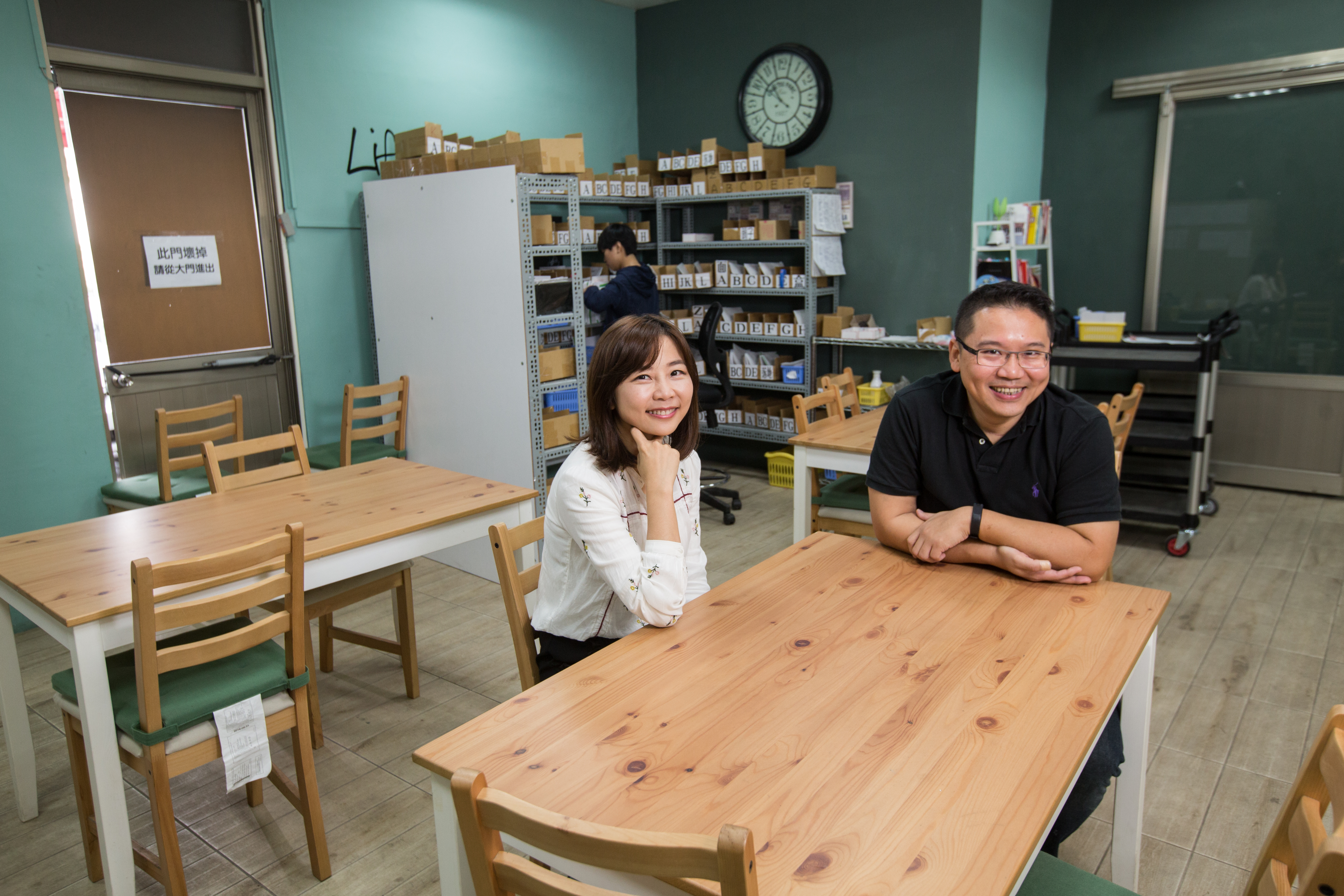 15坪大的閒置鋼鐵廠辦公室，是兄妹倆早年的創業基地。