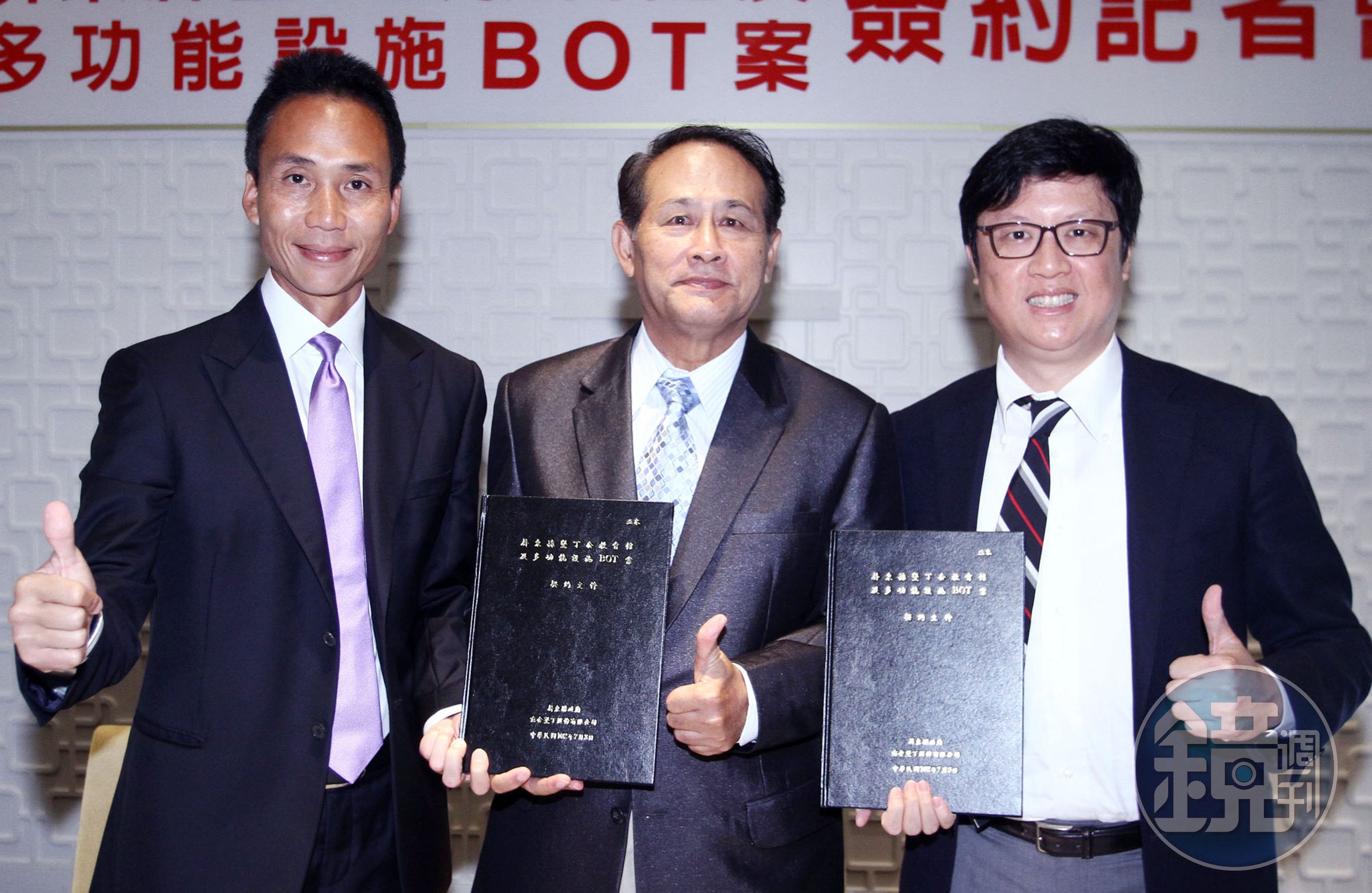 許育瑞（左一）為仰德集團董事長，目前與李昌霖（右一）一起為家族事業打拚。（聯合知識庫）