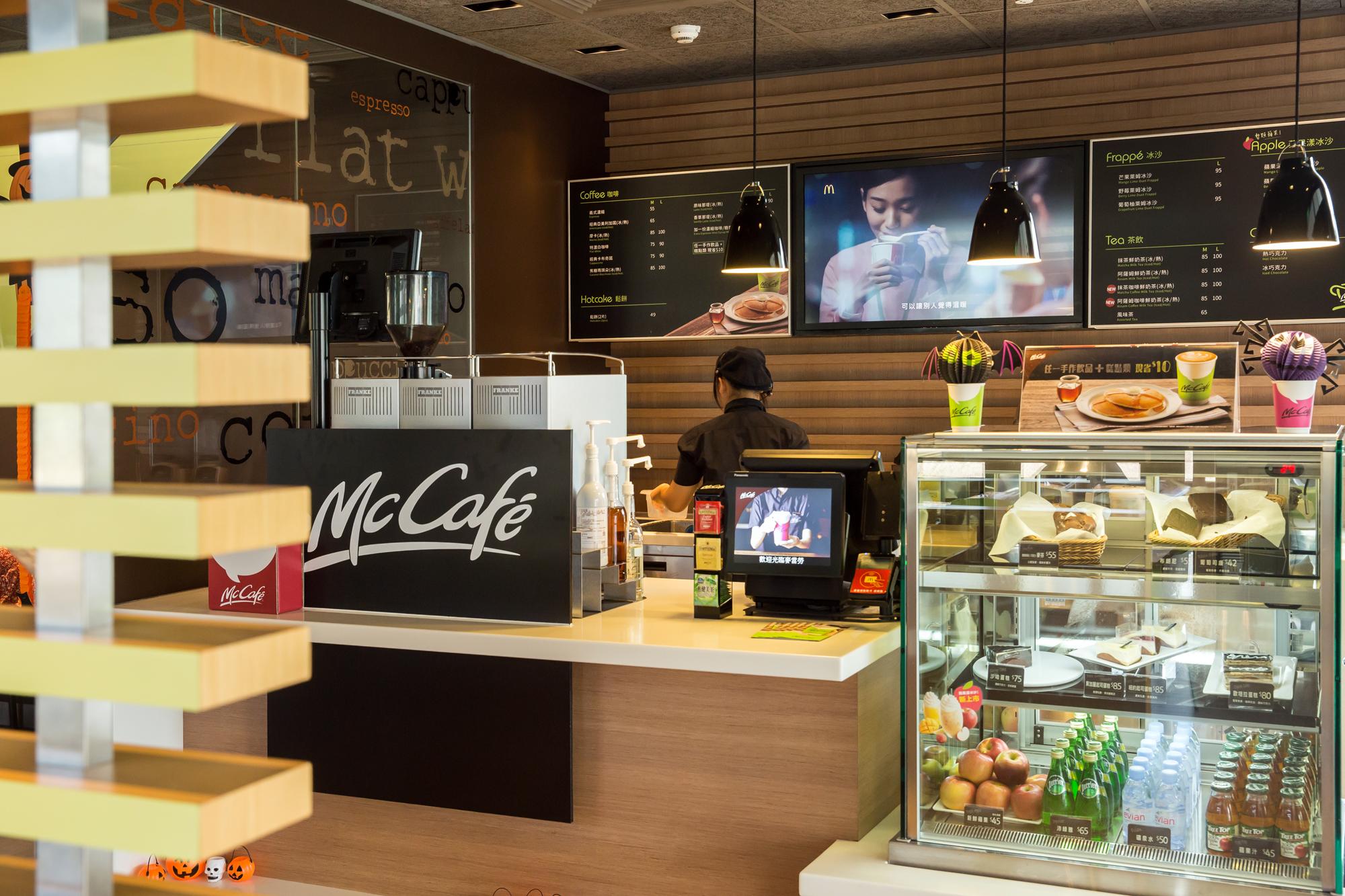 台灣麥當勞去年由目前擔任國賓飯店總經理的李昌霖接手，傳聞是愛喝咖啡的他決定大動作發展McCafé。