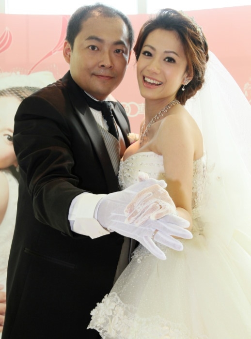 小三永遠是婚姻最大殺手，去年拆散不少銀色戀曲，柯以柔（右）和名廚老公郭宗坤（左）的婚姻風暴，如今仍陷僵局。