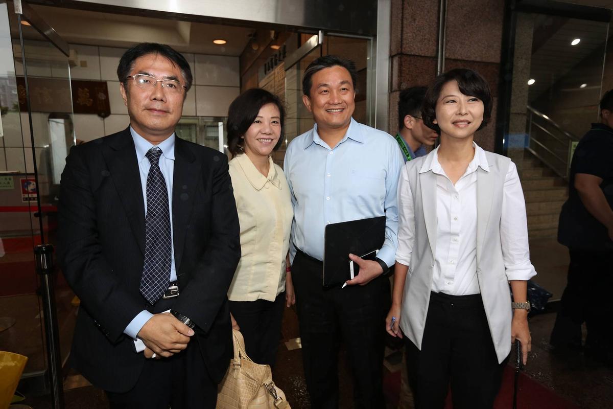 有意爭取民進黨台南市長提名的立委黃偉哲（左起）、葉宜津、王定宇、陳亭妃。