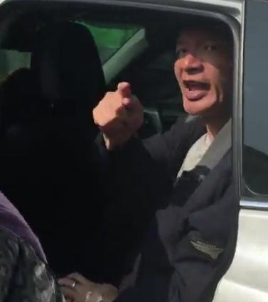 從醫院要返家途中，陳世憲怒嗆，做鬼也不會放過你們，似乎滿腹冤屈。（翻攝網路）