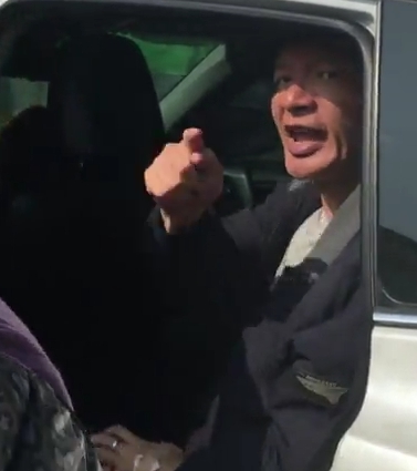 從醫院要返家途中，陳世憲怒嗆，做鬼也不會放過你們，似乎滿腹冤屈。（翻攝網路）