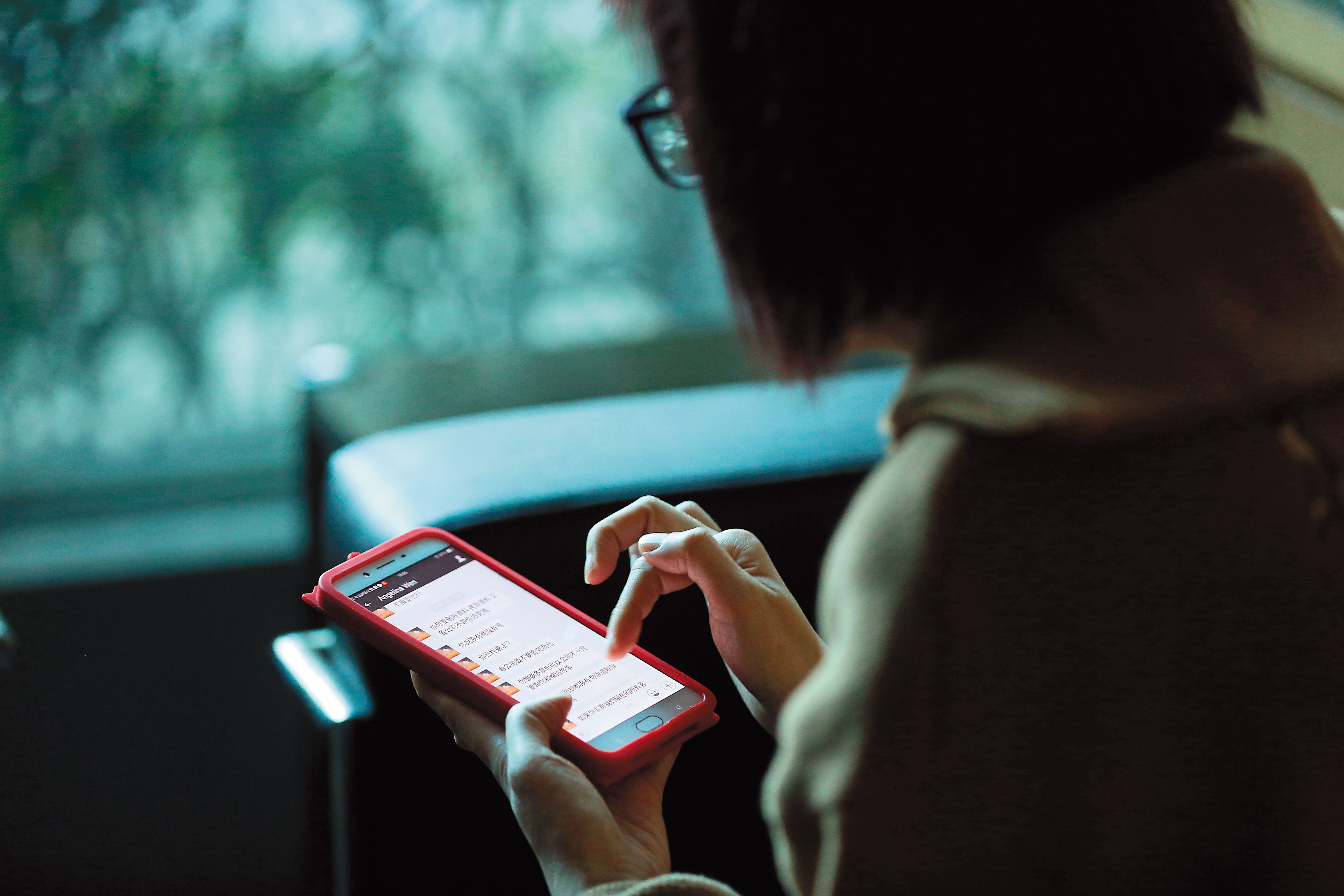 昀鑫公司的業務人員遭不當資遣，向桃園市勞動局控訴。