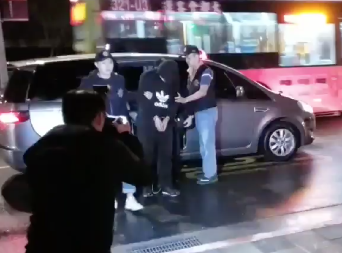 今（19）日晚間8點林嫌被押解北上。（警方提供）